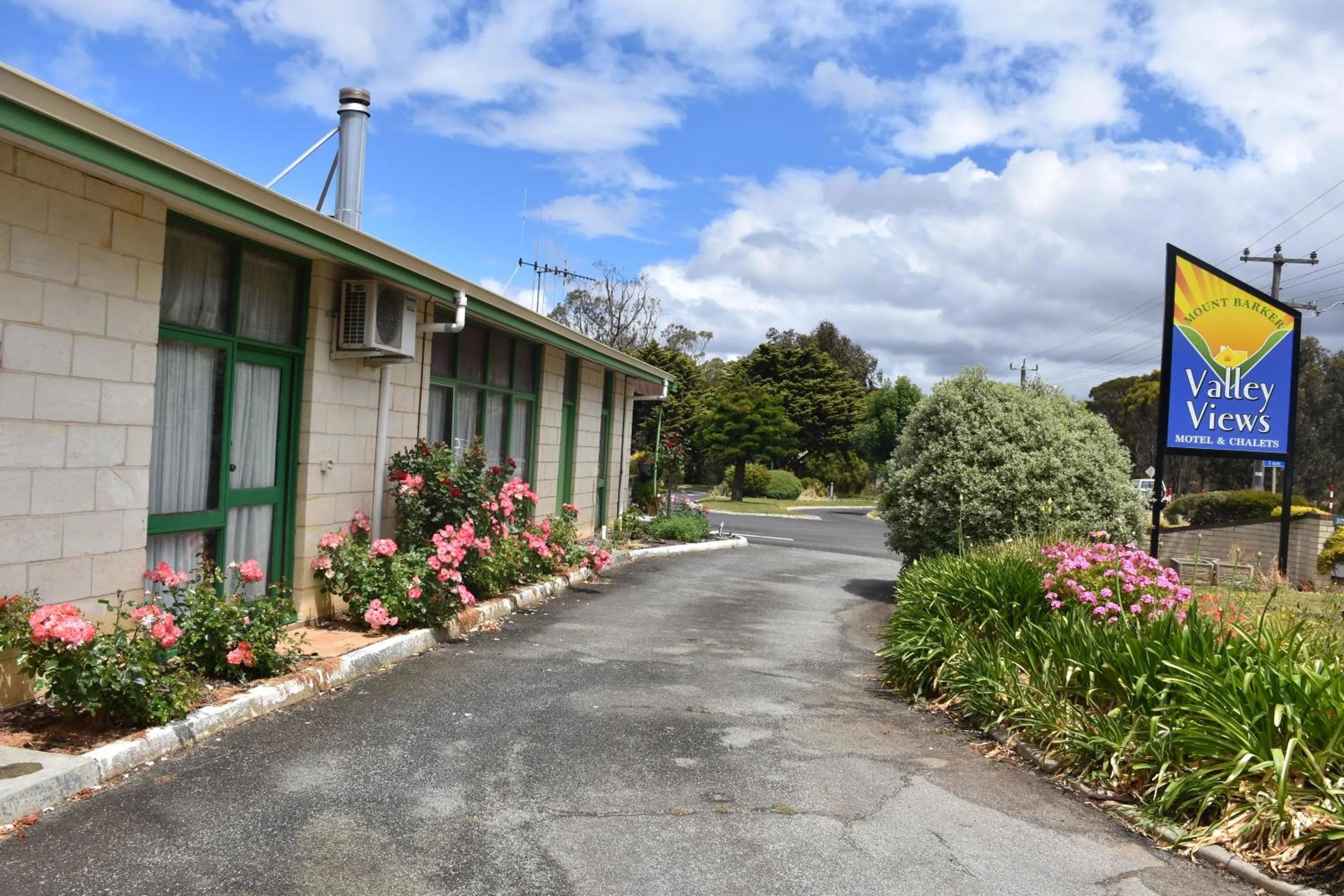Garden view in Mount Barker Valley Views Motel & Chalets, Western Australia
