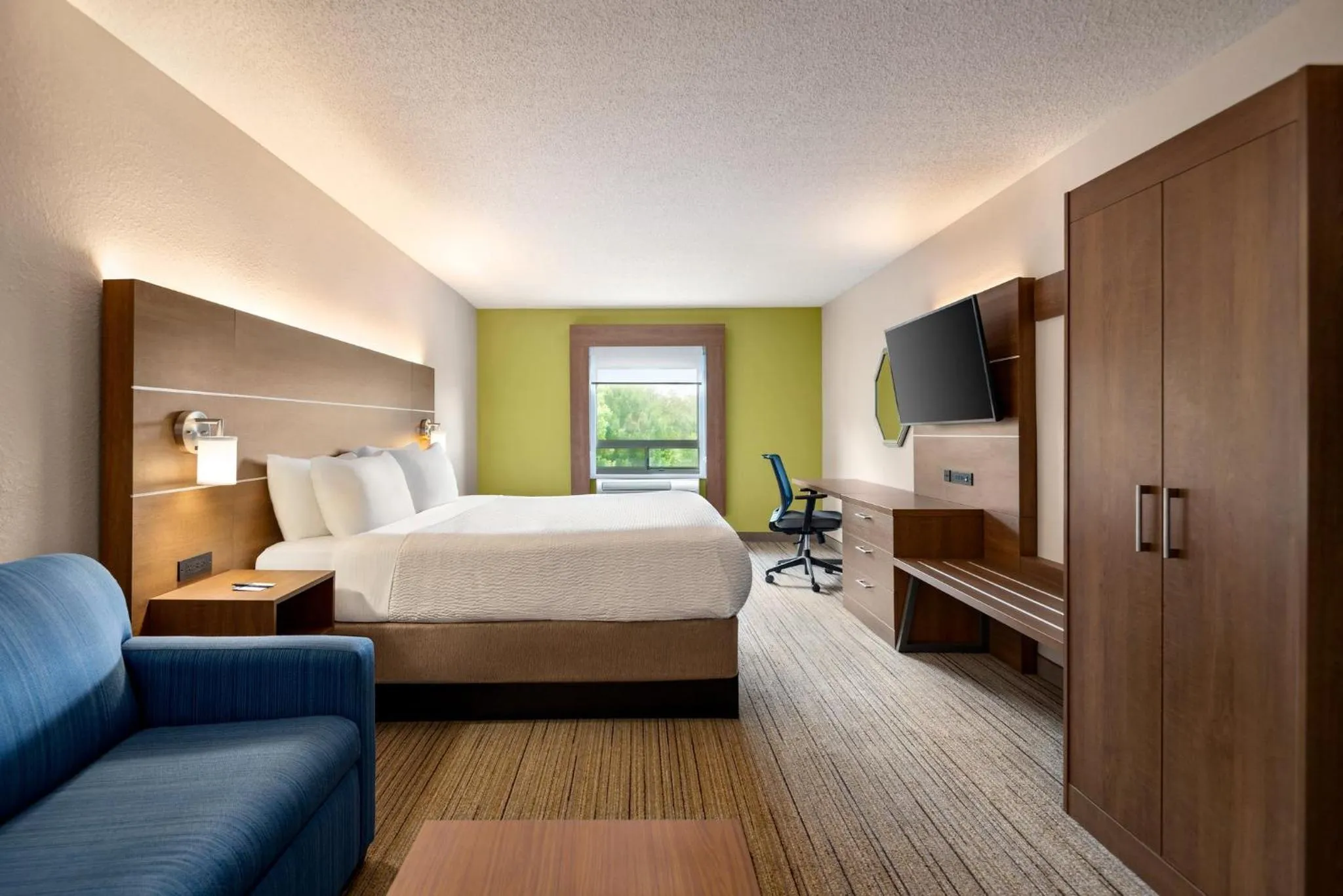 Bedroom, Bed in Holiday Inn Express Stephens City by IHG
