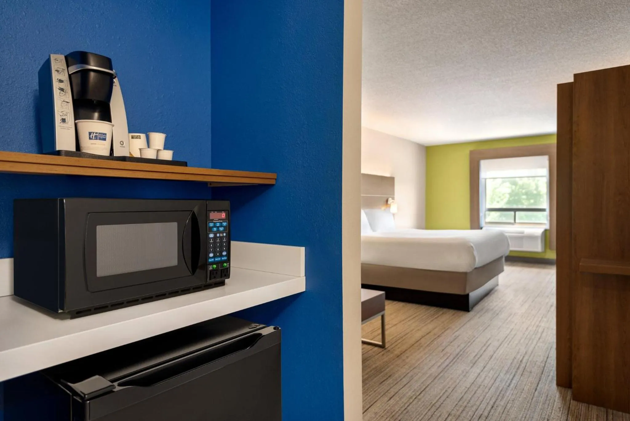 Bedroom, Bed in Holiday Inn Express Stephens City by IHG