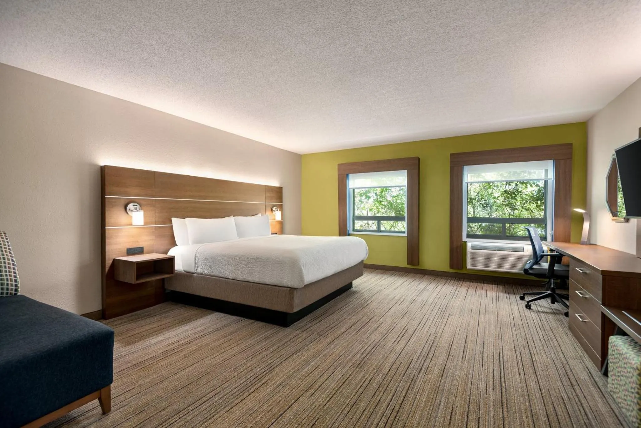 Photo of the whole room, Bed in Holiday Inn Express Stephens City by IHG