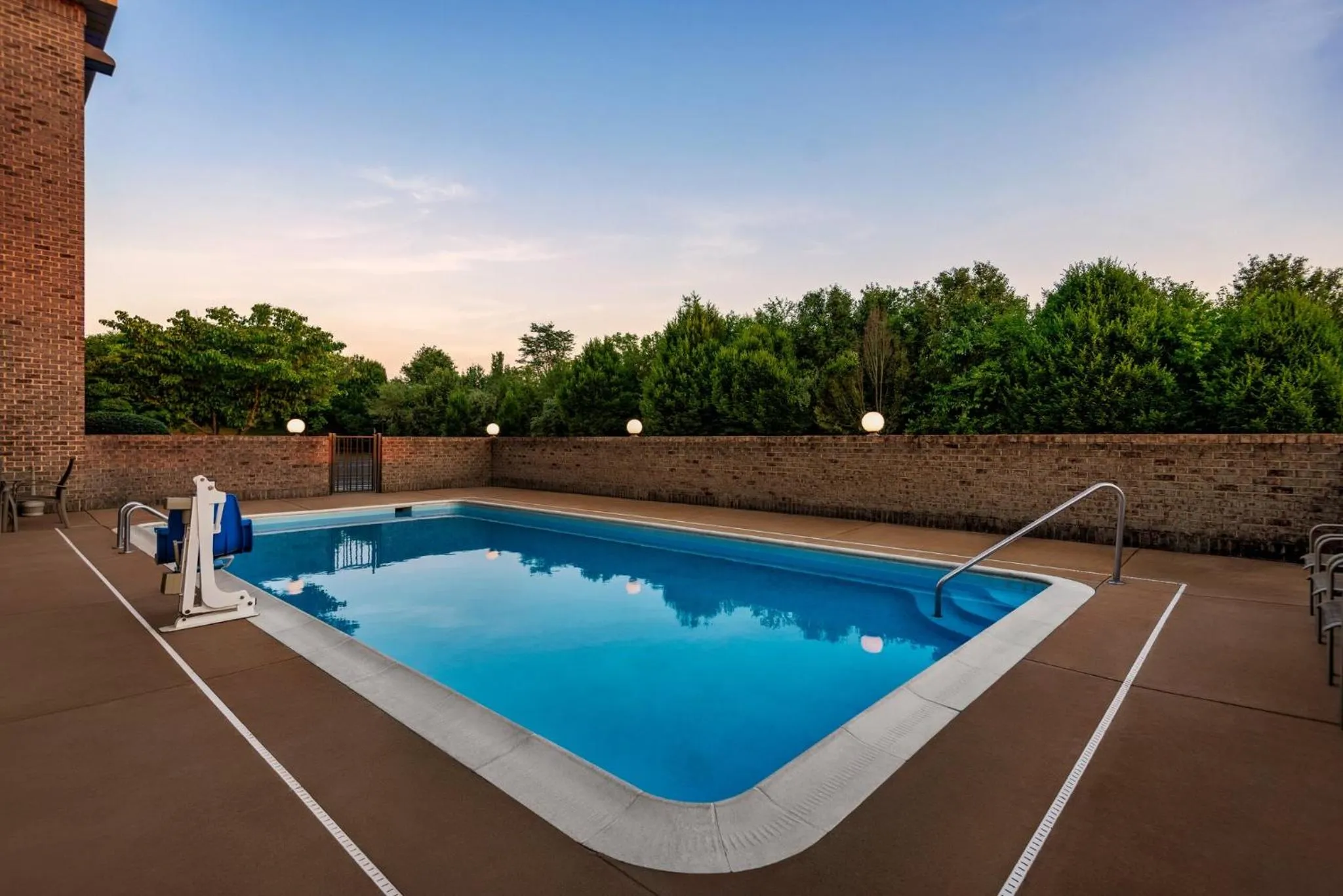 Swimming pool in Holiday Inn Express Stephens City by IHG