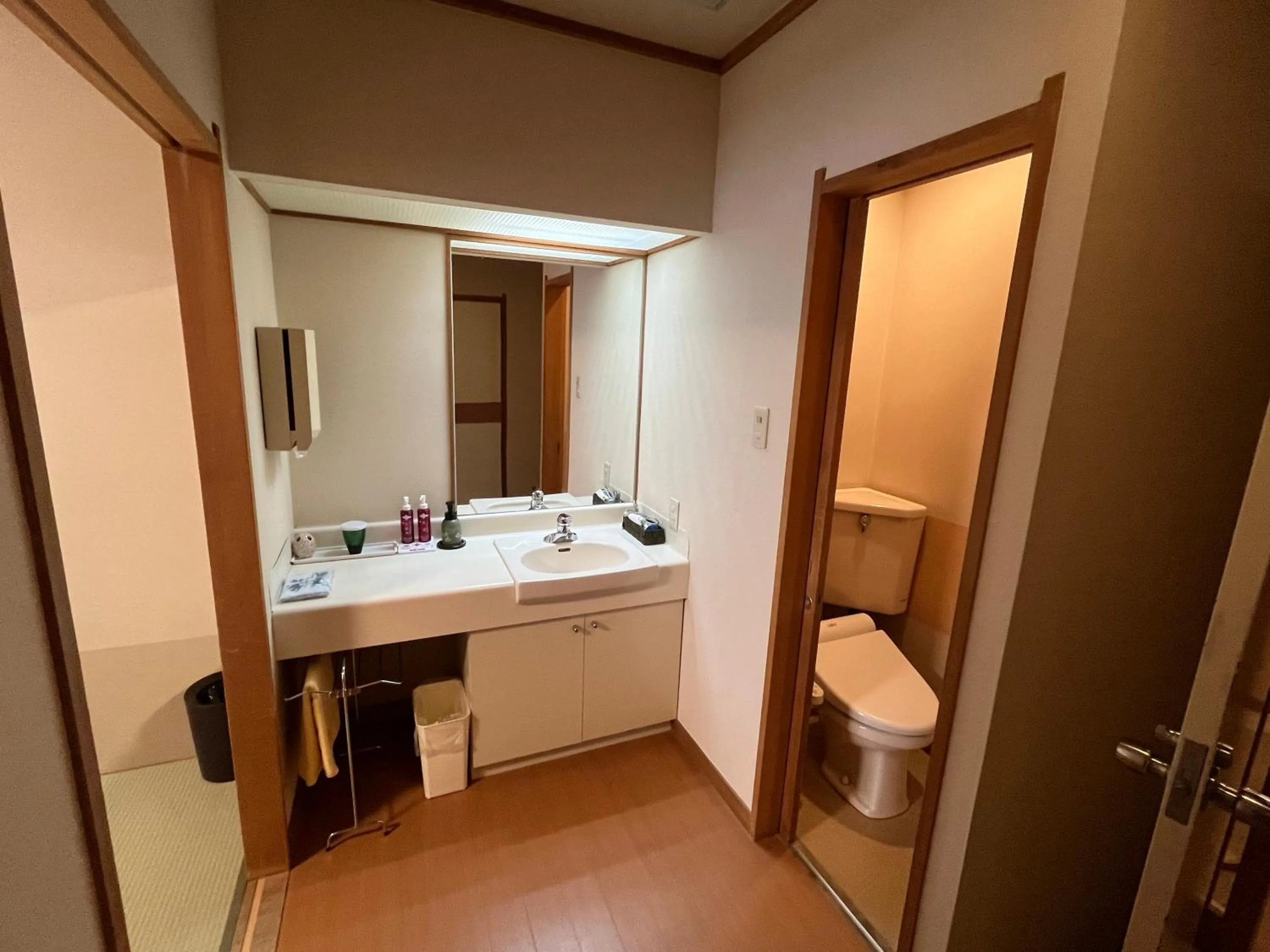 Toilet in Takinoya Bekkan Tamanoyu