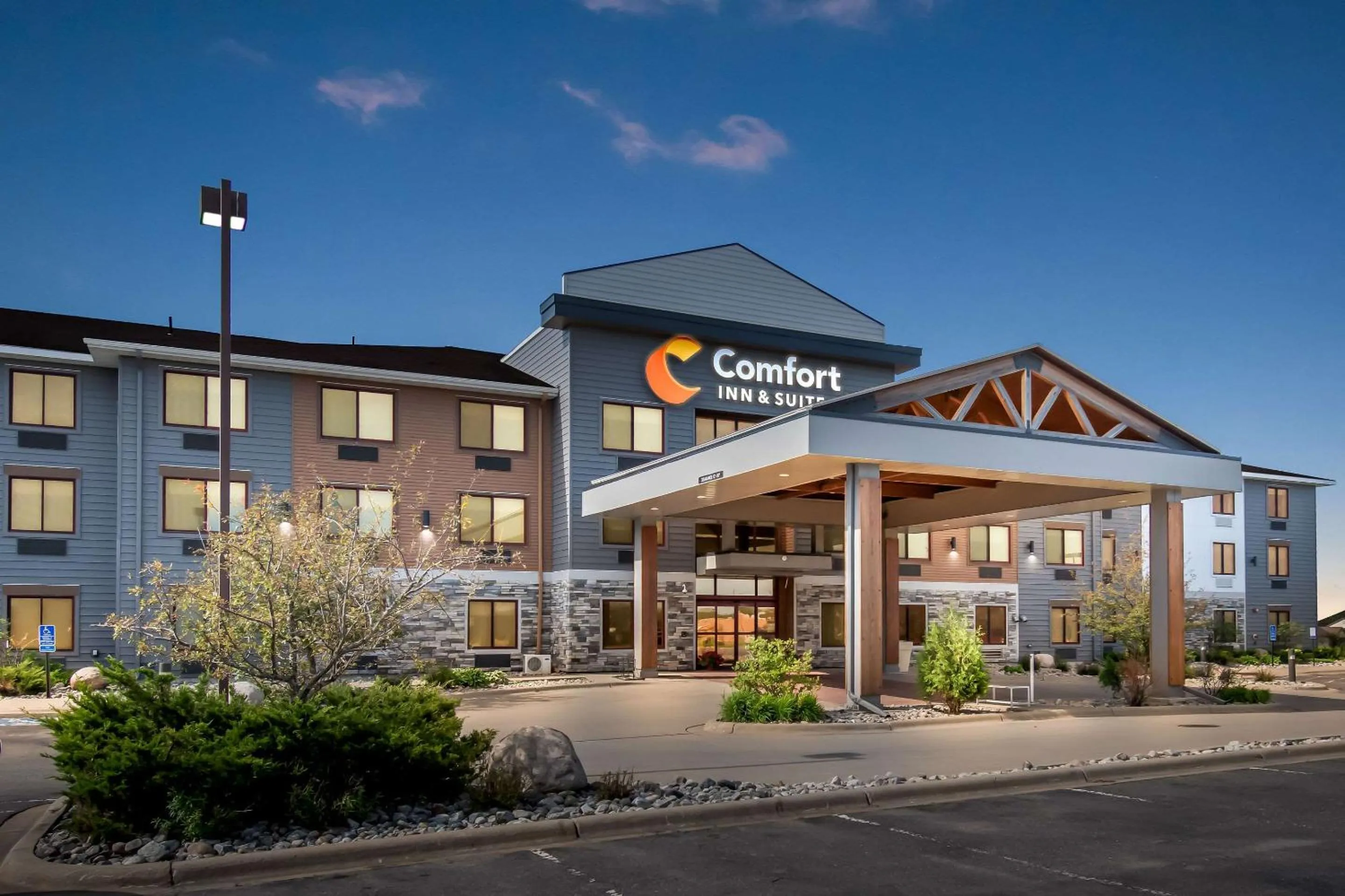 Property building in Comfort Inn & Suites Mountain Iron and Virginia