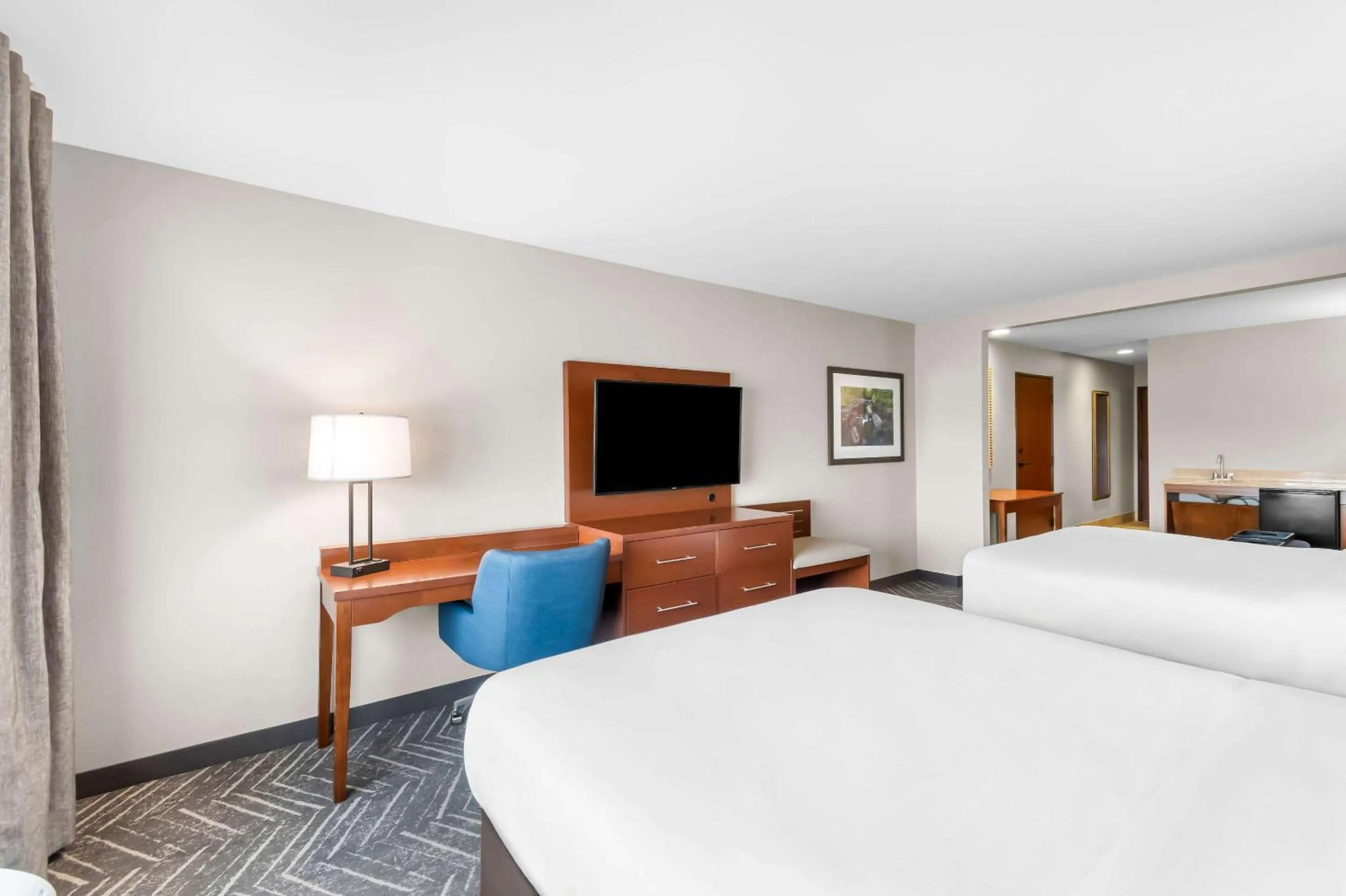 Bedroom, Bed in Comfort Inn & Suites Mountain Iron and Virginia