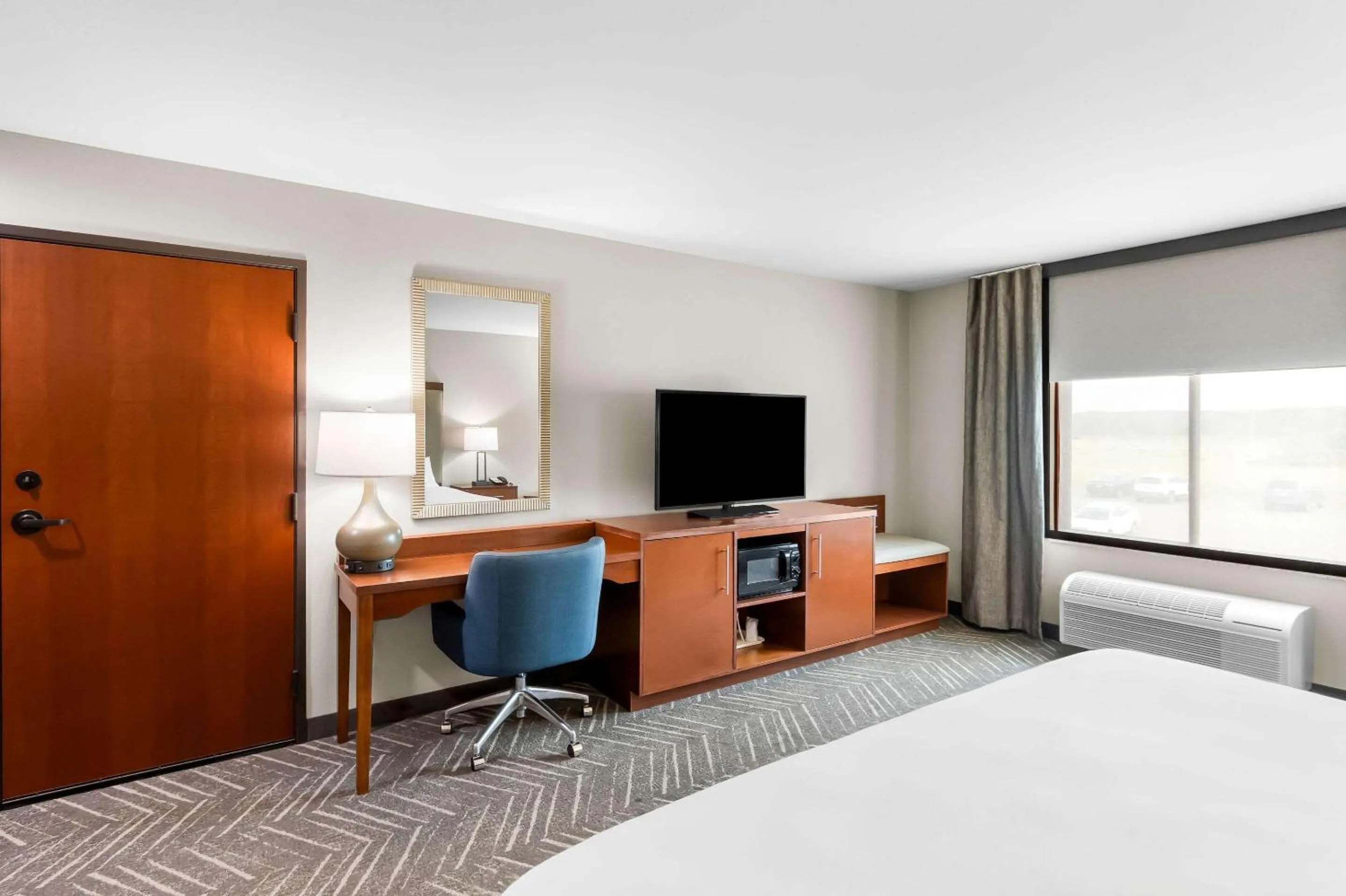 Bedroom, Bed in Comfort Inn & Suites Mountain Iron and Virginia