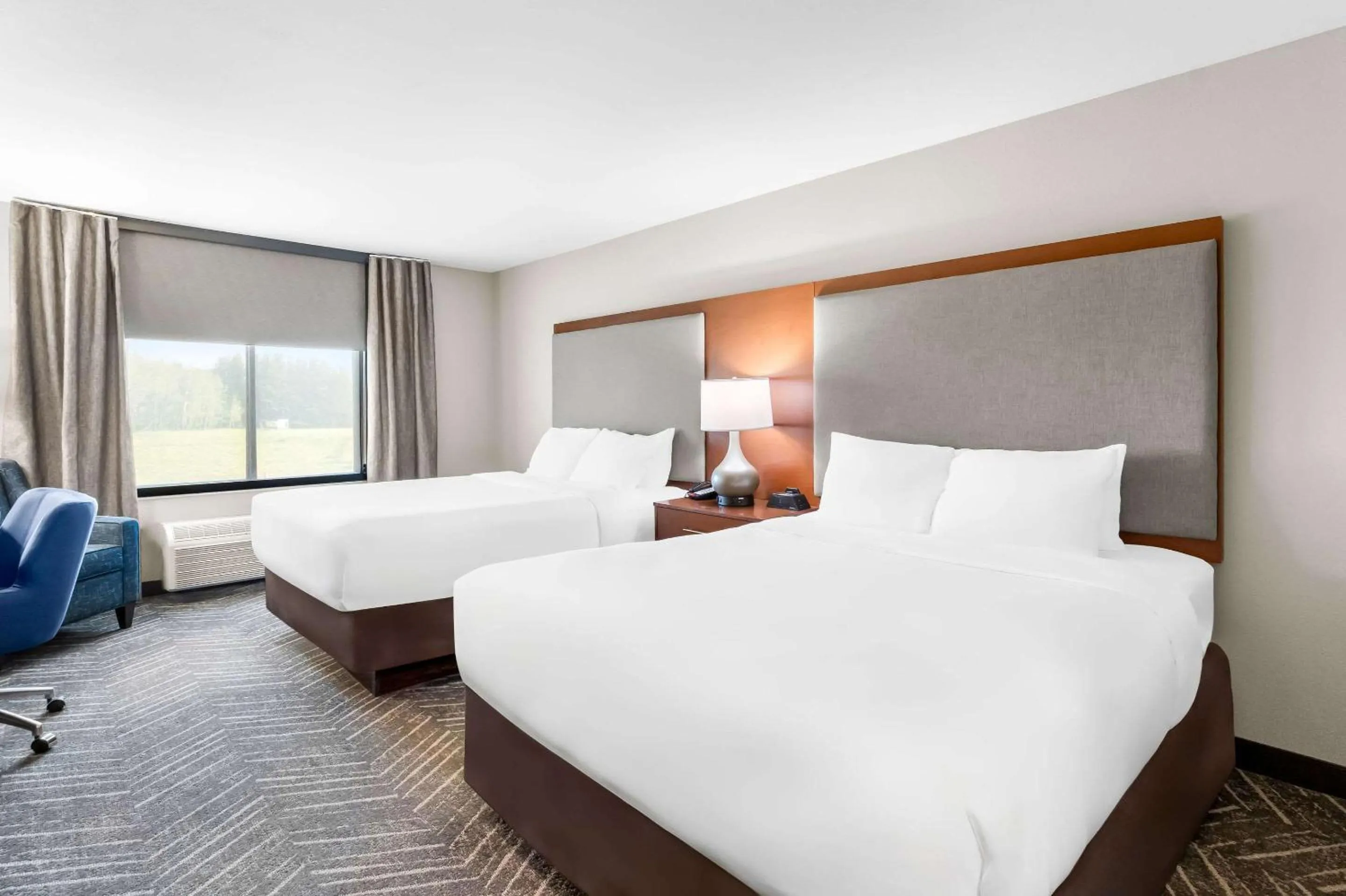 Bedroom, Bed in Comfort Inn & Suites Mountain Iron and Virginia