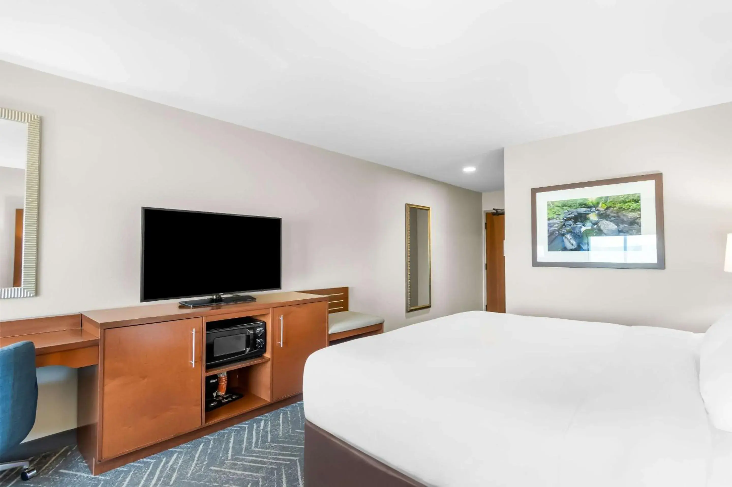 Bedroom, Bed in Comfort Inn & Suites Mountain Iron and Virginia Bedroom, Bed in Comfort Inn & Suites Mountain Iron and Virginia