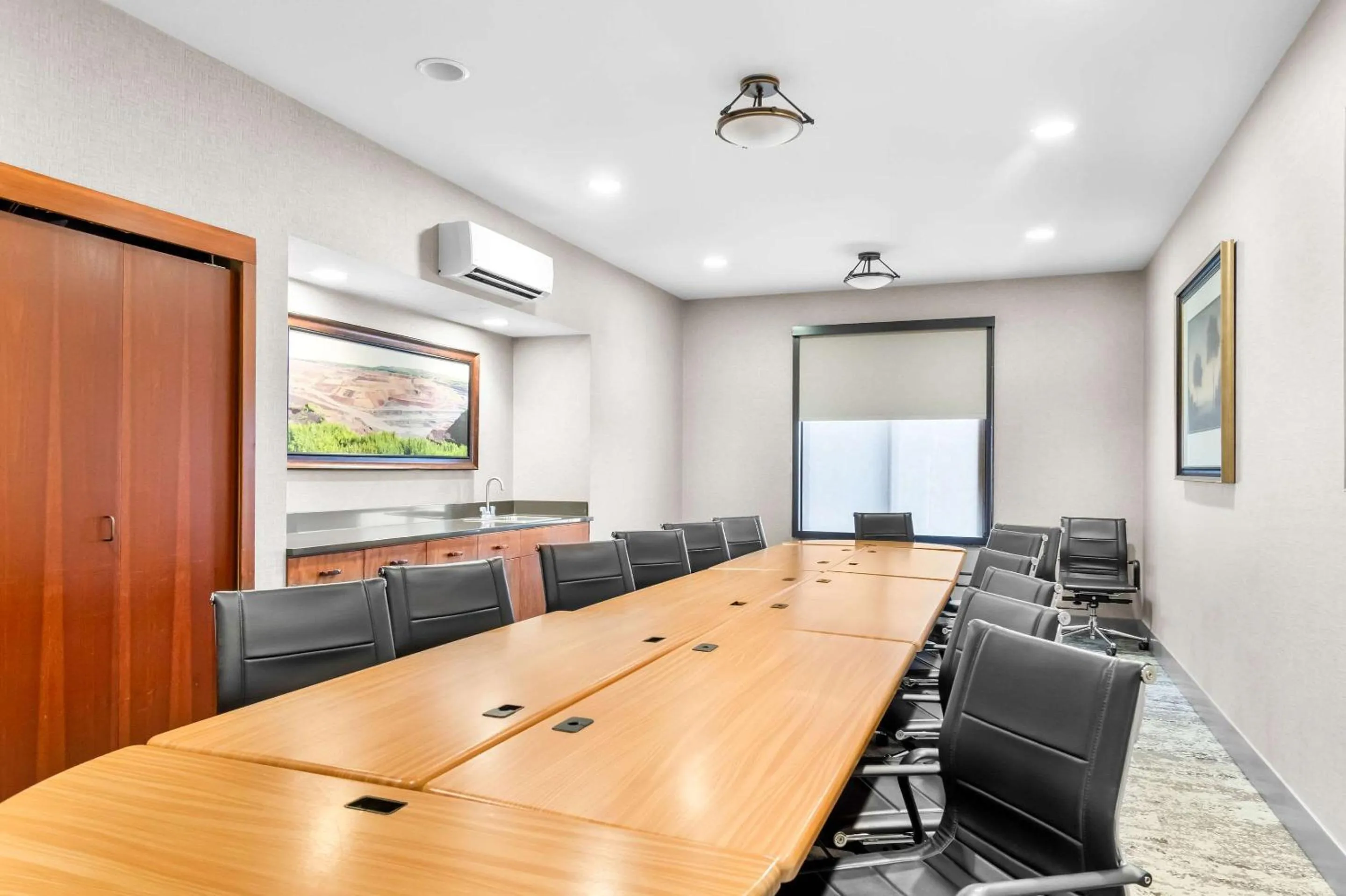Meeting/conference room in Comfort Inn & Suites Mountain Iron and Virginia