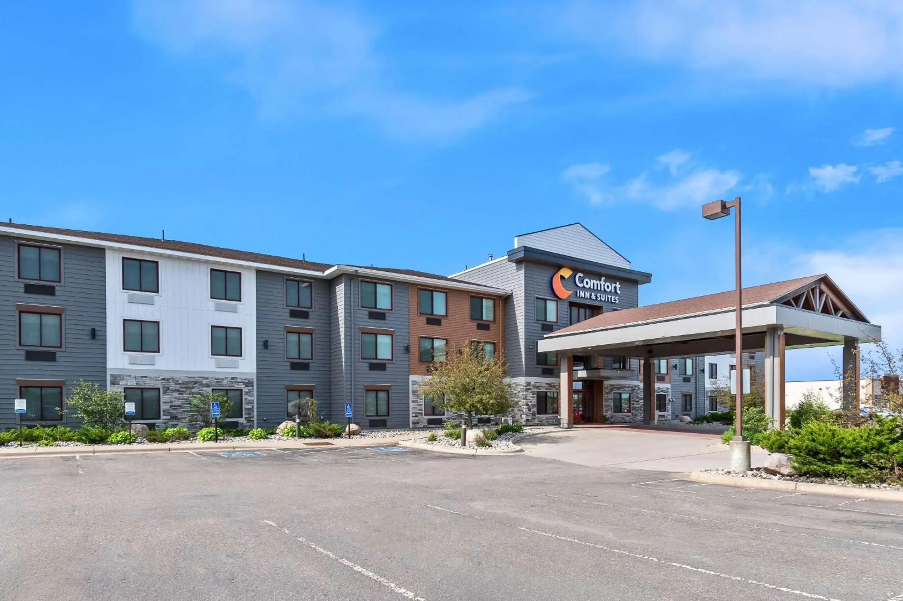 Property building in Comfort Inn & Suites Mountain Iron and Virginia Property building in Comfort Inn & Suites Mountain Iron and Virginia