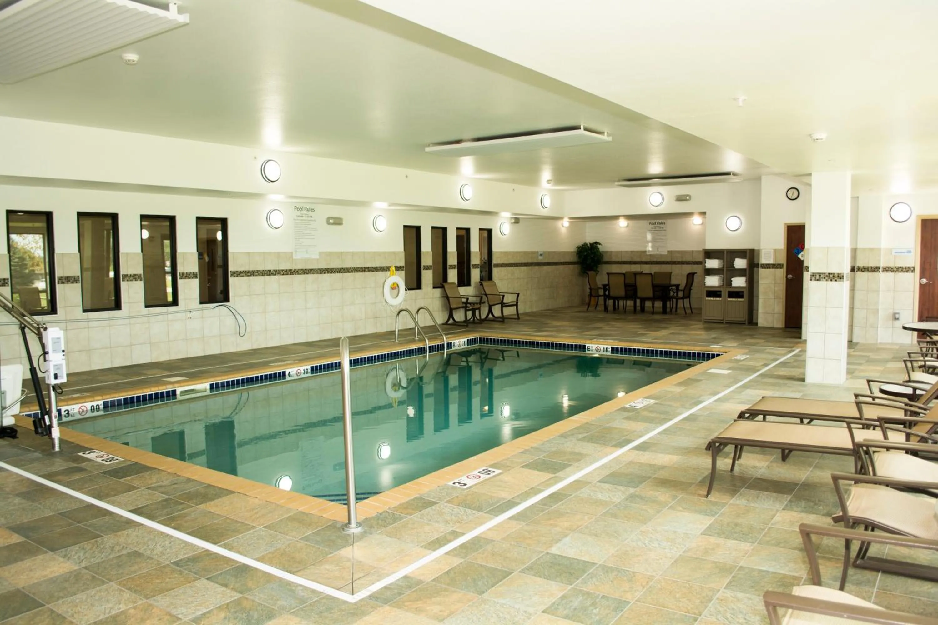 Swimming pool in Holiday Inn Express & Suites - Mason City by IHG