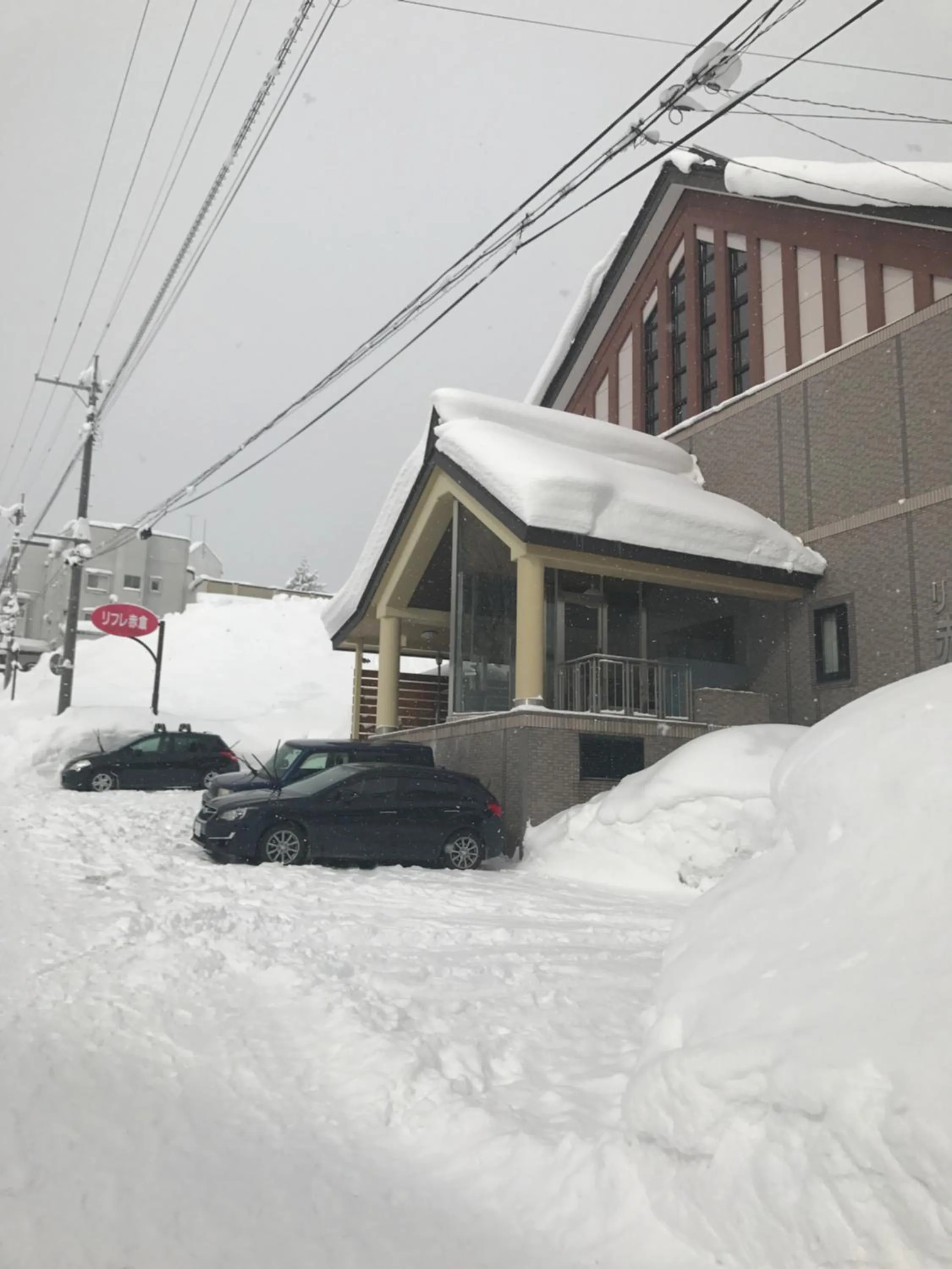 Facade/entrance in Refre Hotel