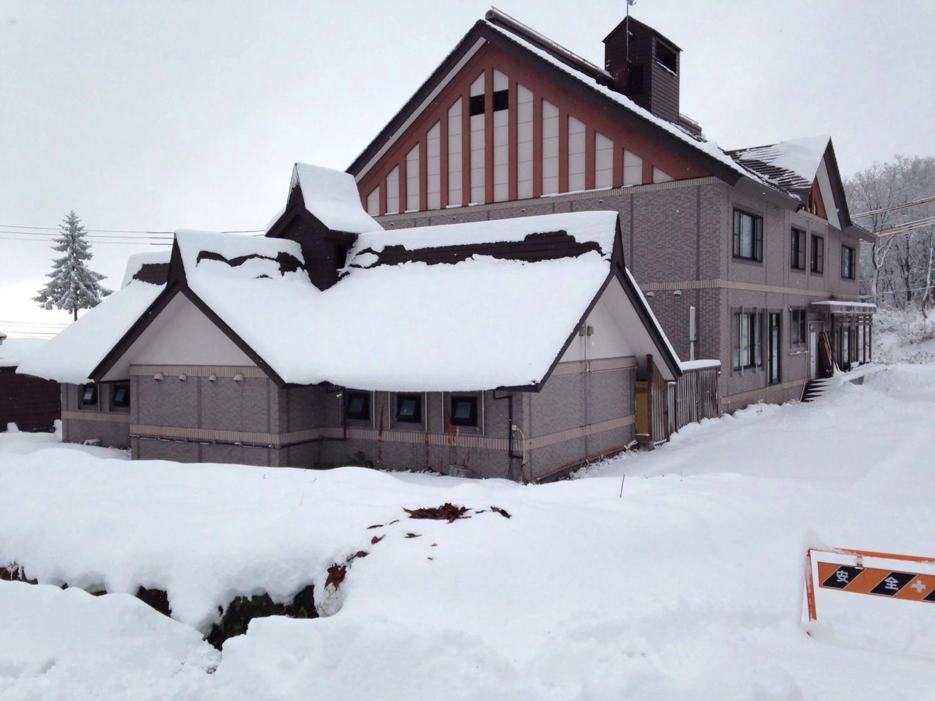 Property building in Refre Hotel