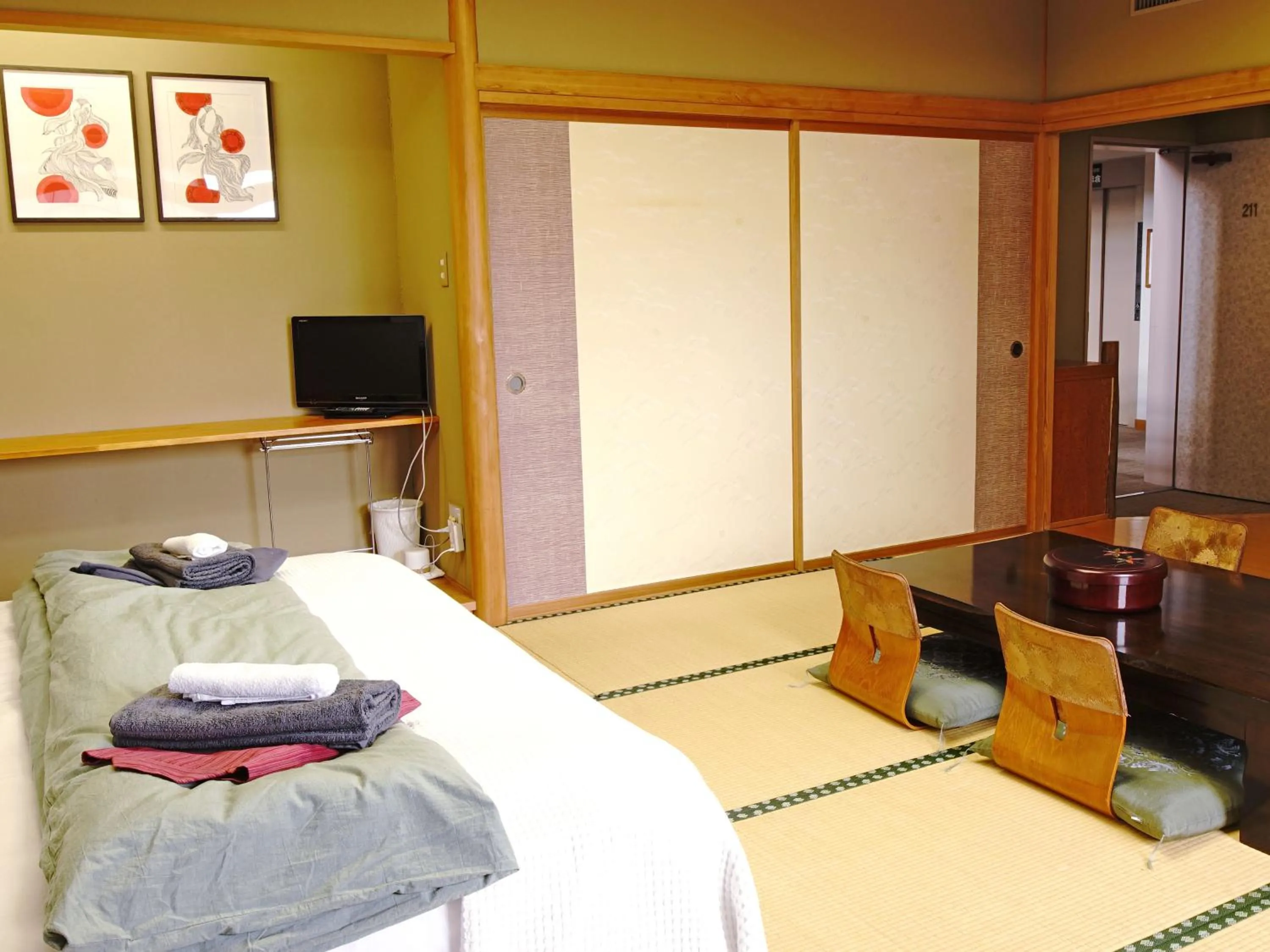 Bedroom, Bed in Refre Hotel