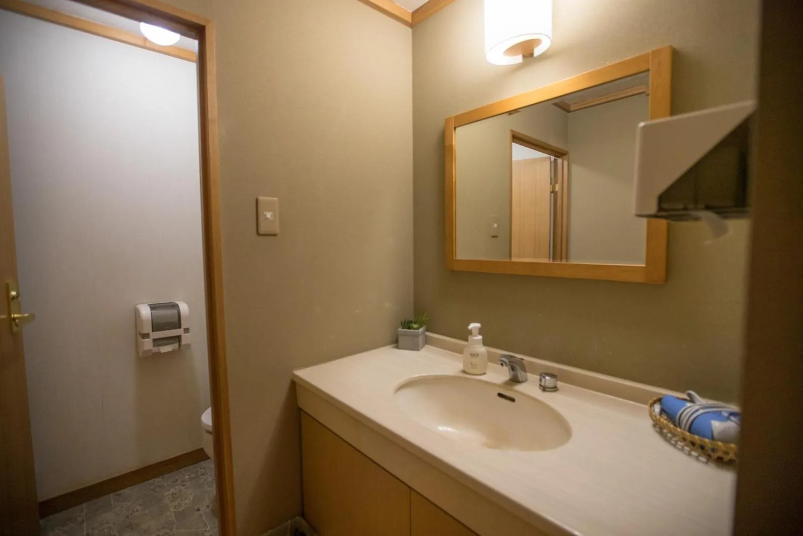 Bathroom in Refre Hotel