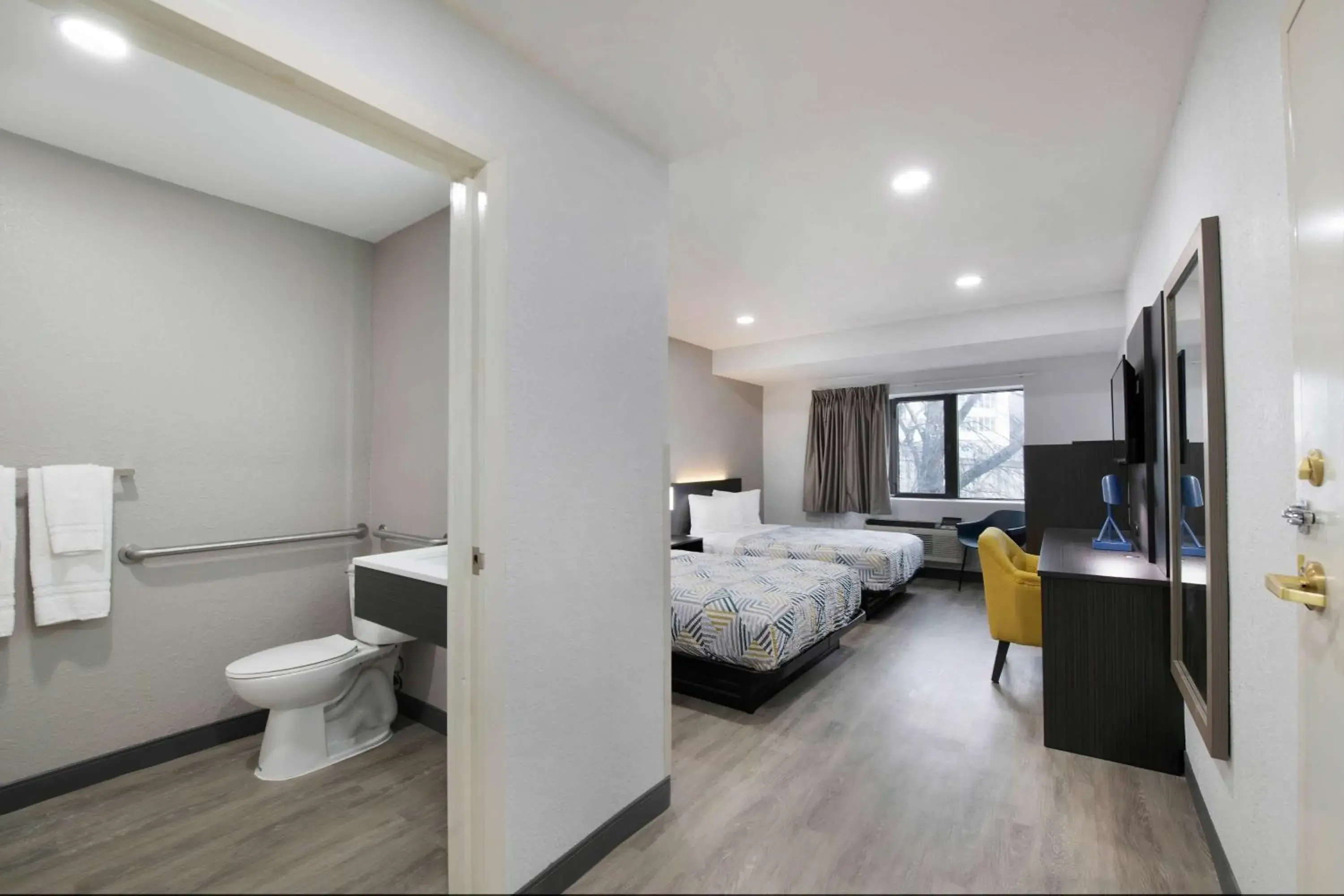 Bedroom, Bed in Motel 6-Atlanta, GA - Downtown Bedroom, Bed in Motel 6-Atlanta, GA - Downtown