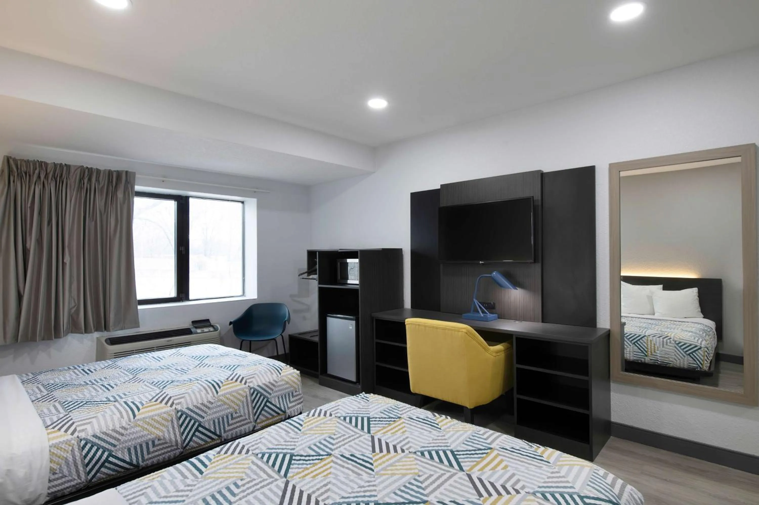 Bedroom, Bed in Motel 6-Atlanta, GA - Downtown