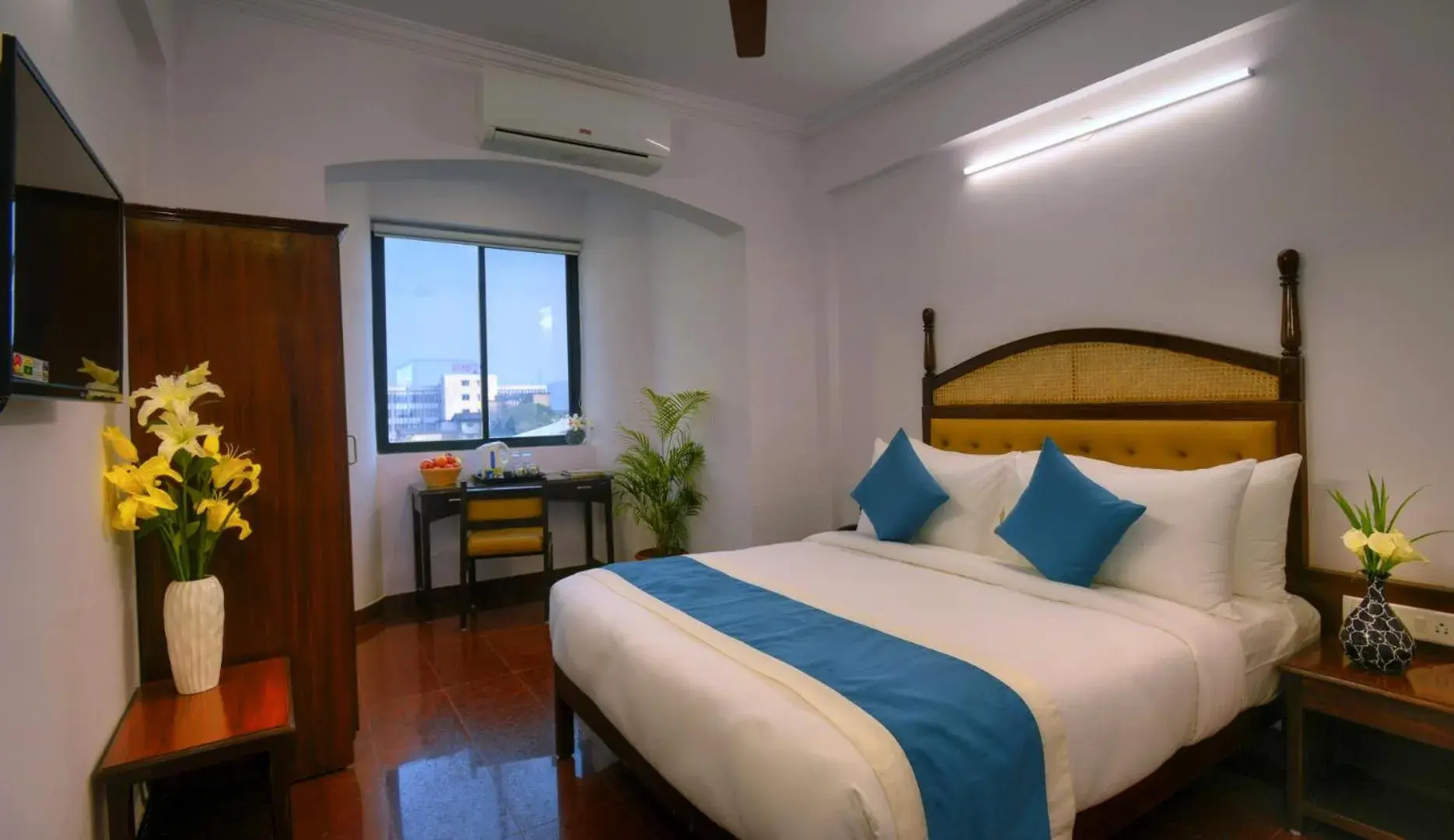 Photo of the whole room, Bed in TreeHouse Neptune Inn Photo of the whole room, Bed in TreeHouse Neptune Inn