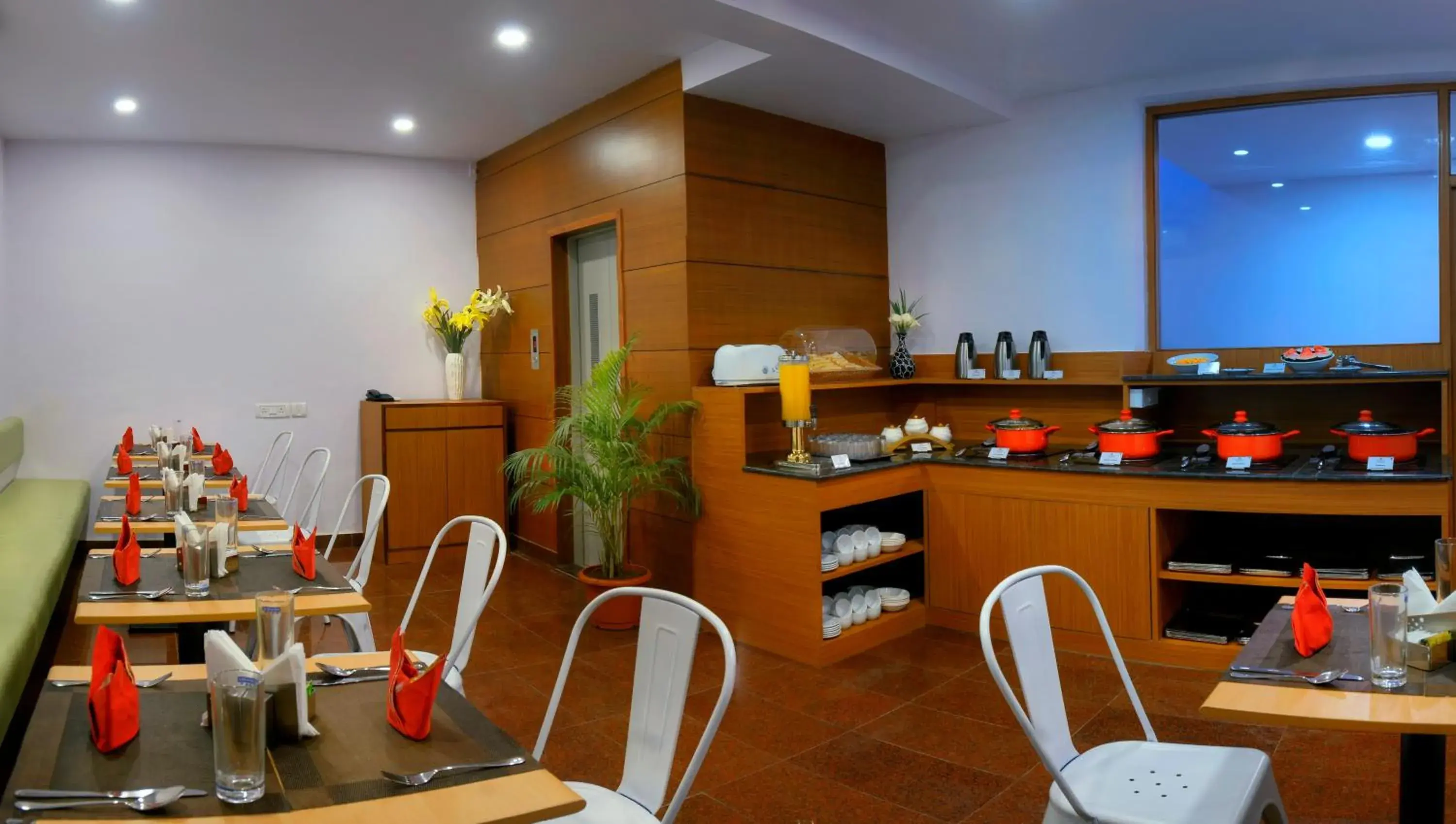 Restaurant/places to eat in TreeHouse Neptune Inn Restaurant/places to eat in TreeHouse Neptune Inn