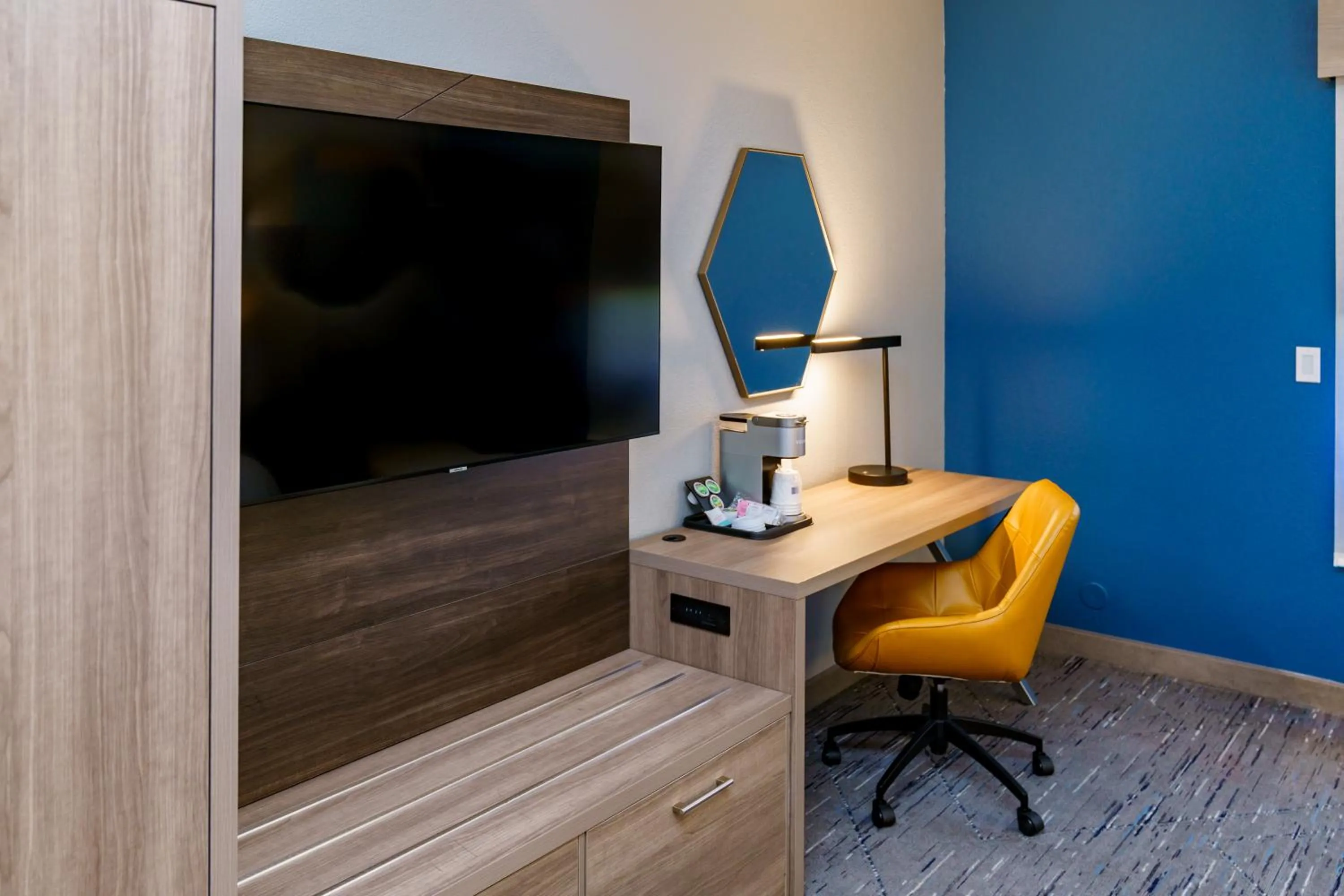TV and multimedia in Holiday Inn Express Hotel Raleigh Southwest by IHG