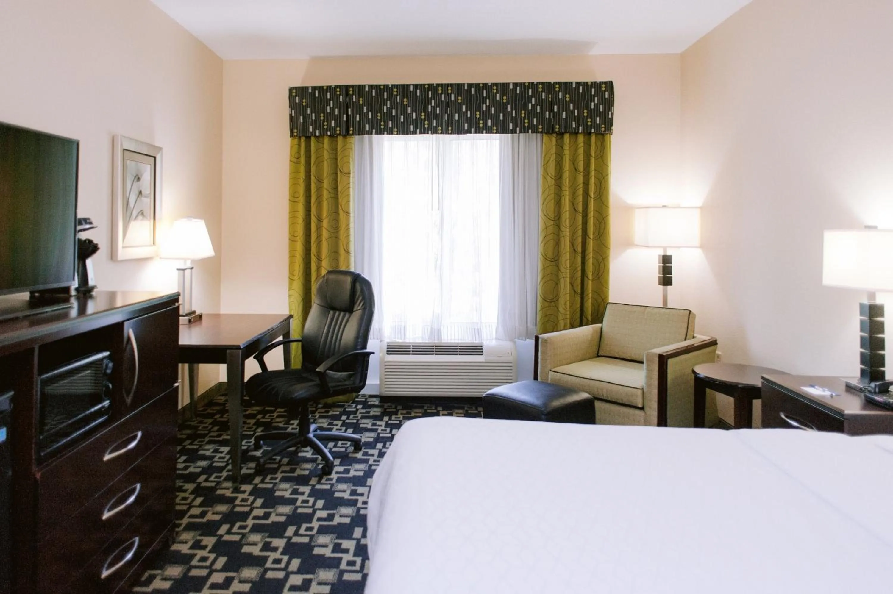 Photo of the whole room, Bed in Holiday Inn Express Hotel Raleigh Southwest by IHG