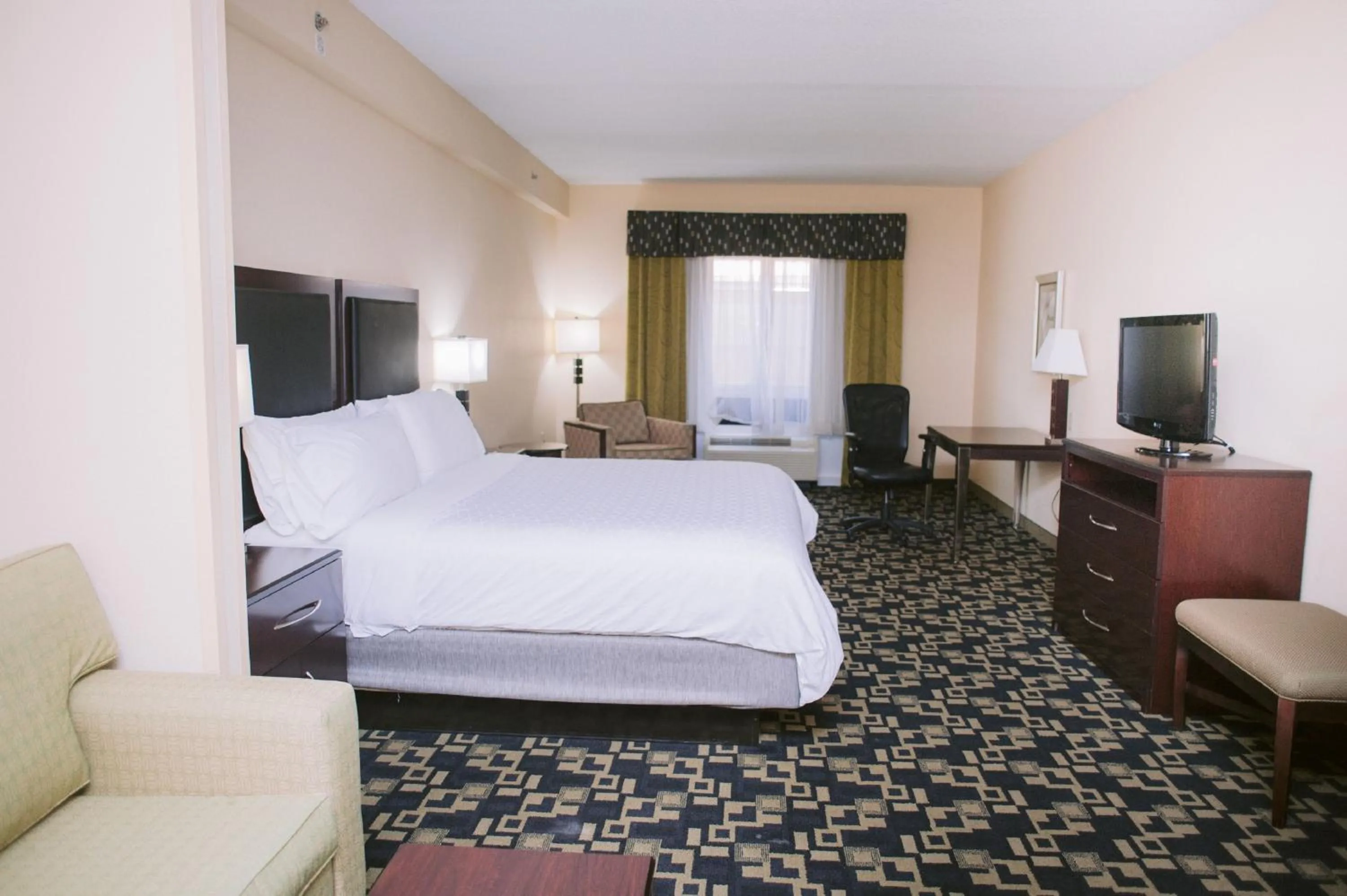 Photo of the whole room, Bed in Holiday Inn Express Hotel Raleigh Southwest by IHG