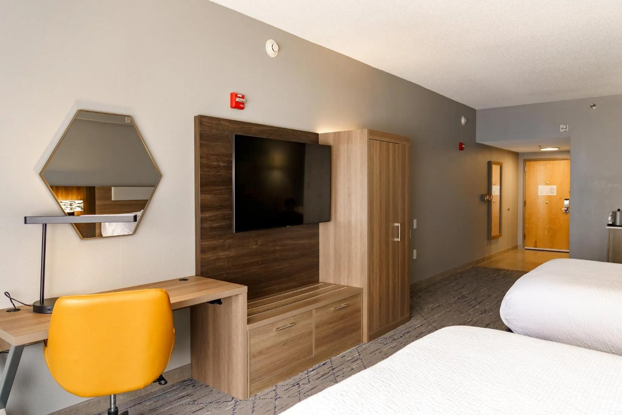 Photo of the whole room, Bed in Holiday Inn Express Hotel Raleigh Southwest by IHG