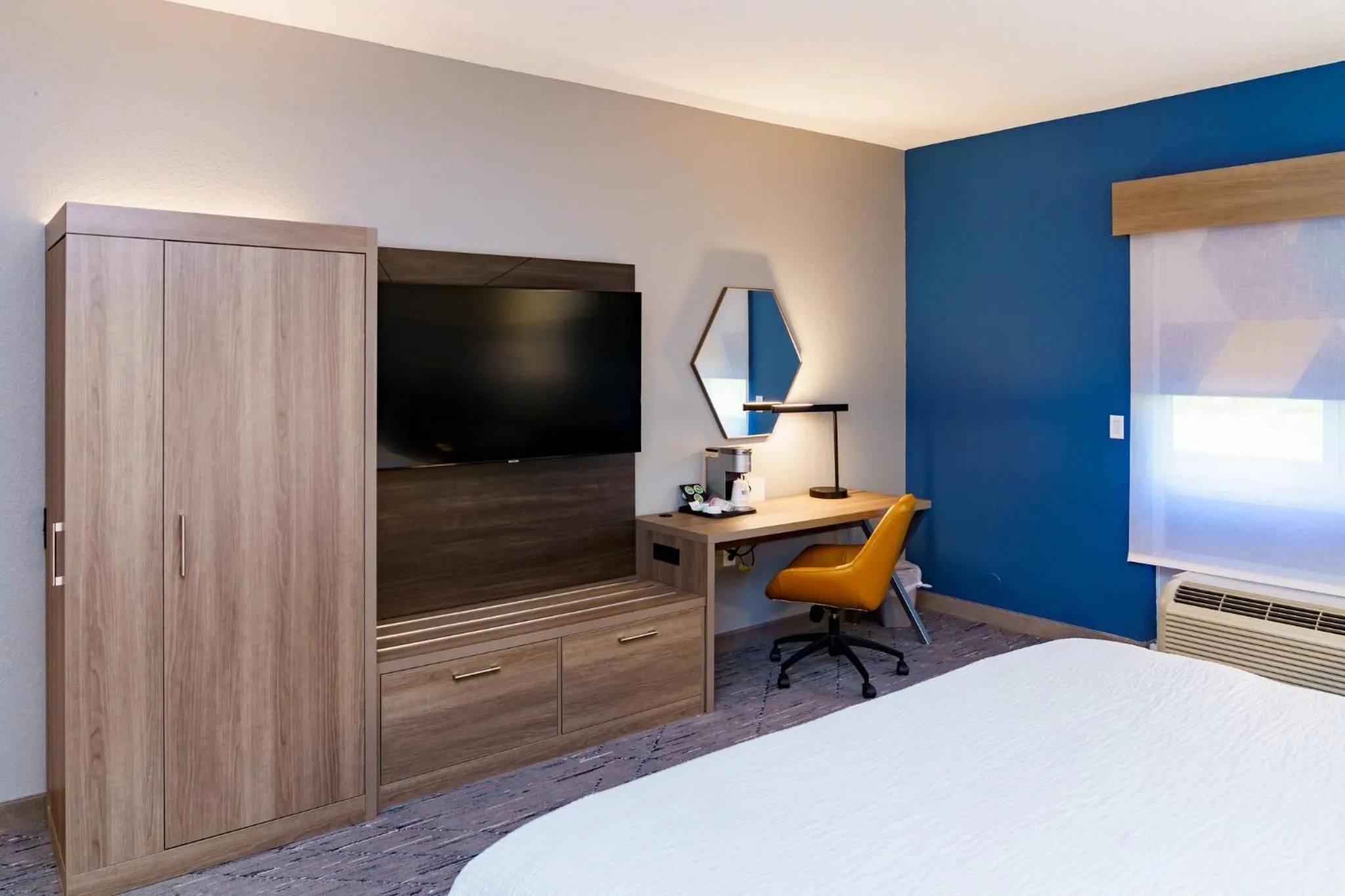 Photo of the whole room, Bed in Holiday Inn Express Hotel Raleigh Southwest by IHG