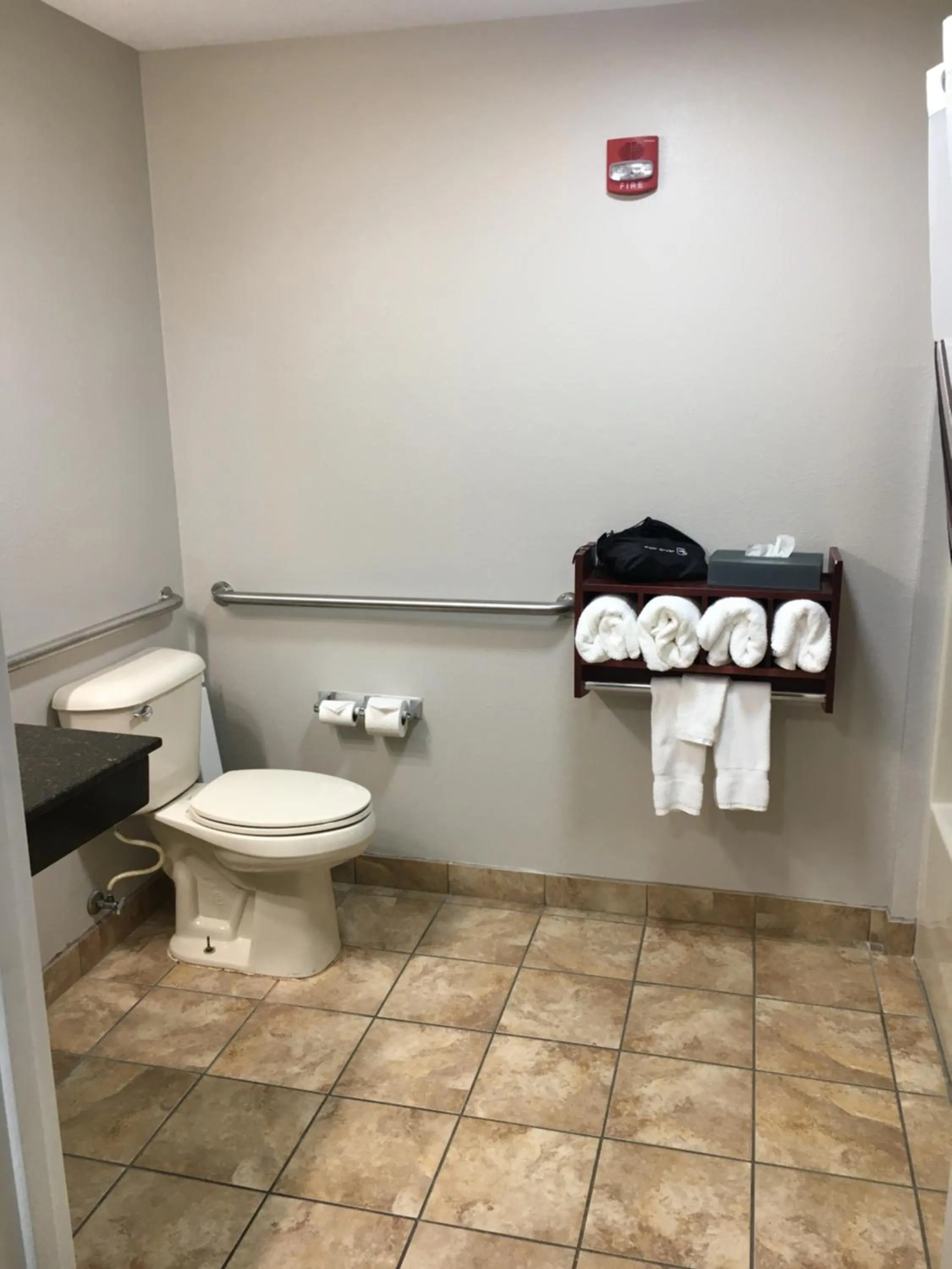 Toilet in La Quinta Inn & Suites by Wyndham Louisville East