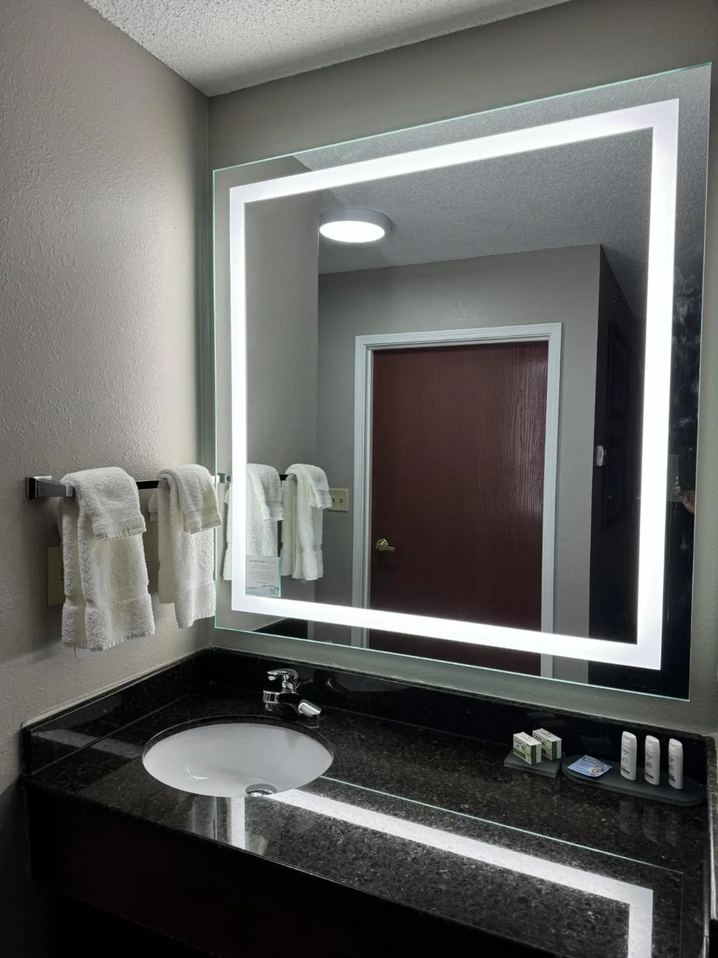 Bathroom in La Quinta Inn & Suites by Wyndham Louisville East