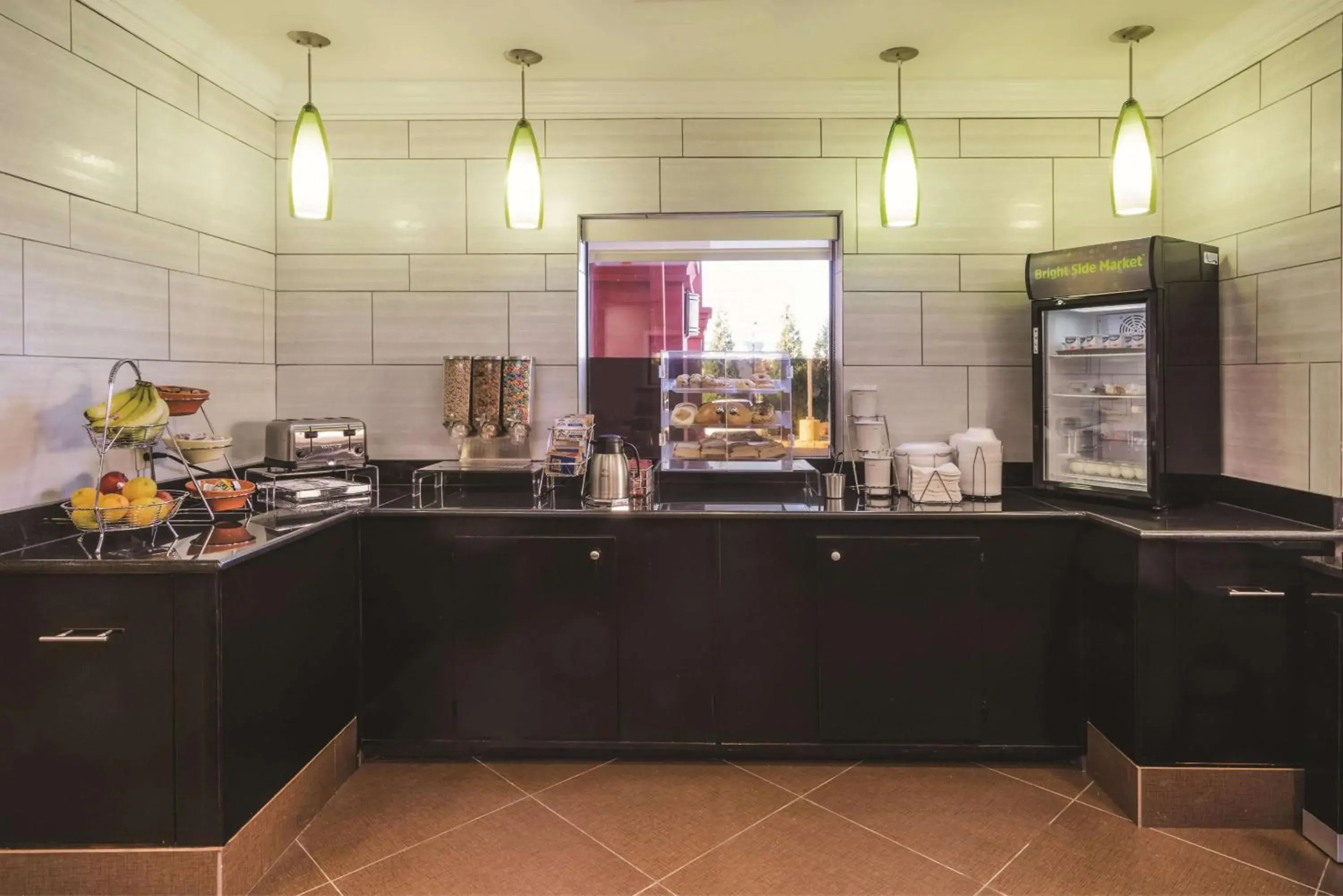 Restaurant/places to eat in La Quinta Inn & Suites by Wyndham Louisville East Restaurant/places to eat in La Quinta Inn & Suites by Wyndham Louisville East