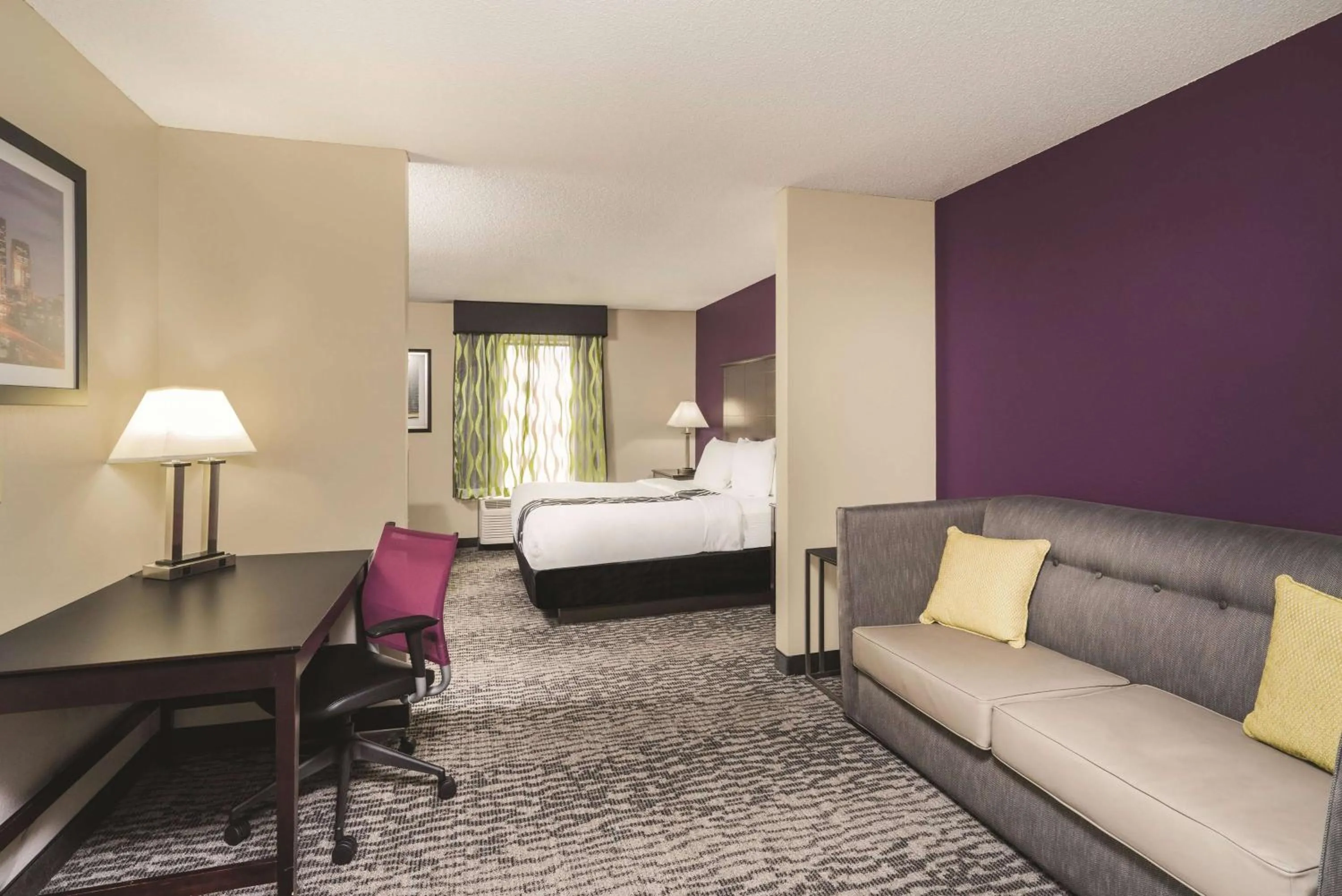 Photo of the whole room, Bed in La Quinta Inn & Suites by Wyndham Louisville East