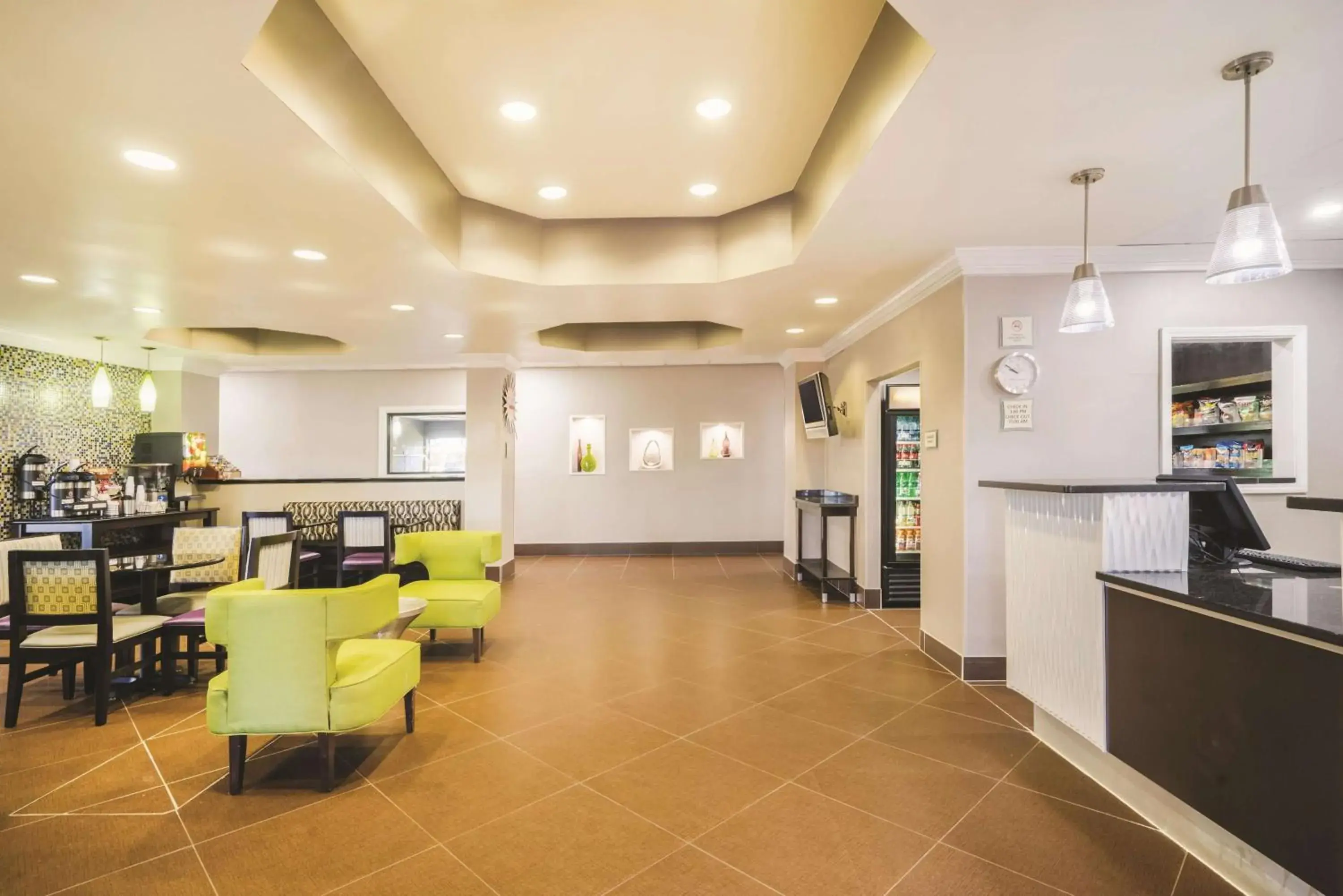 Lobby or reception in La Quinta Inn & Suites by Wyndham Louisville East Lobby or reception in La Quinta Inn & Suites by Wyndham Louisville East