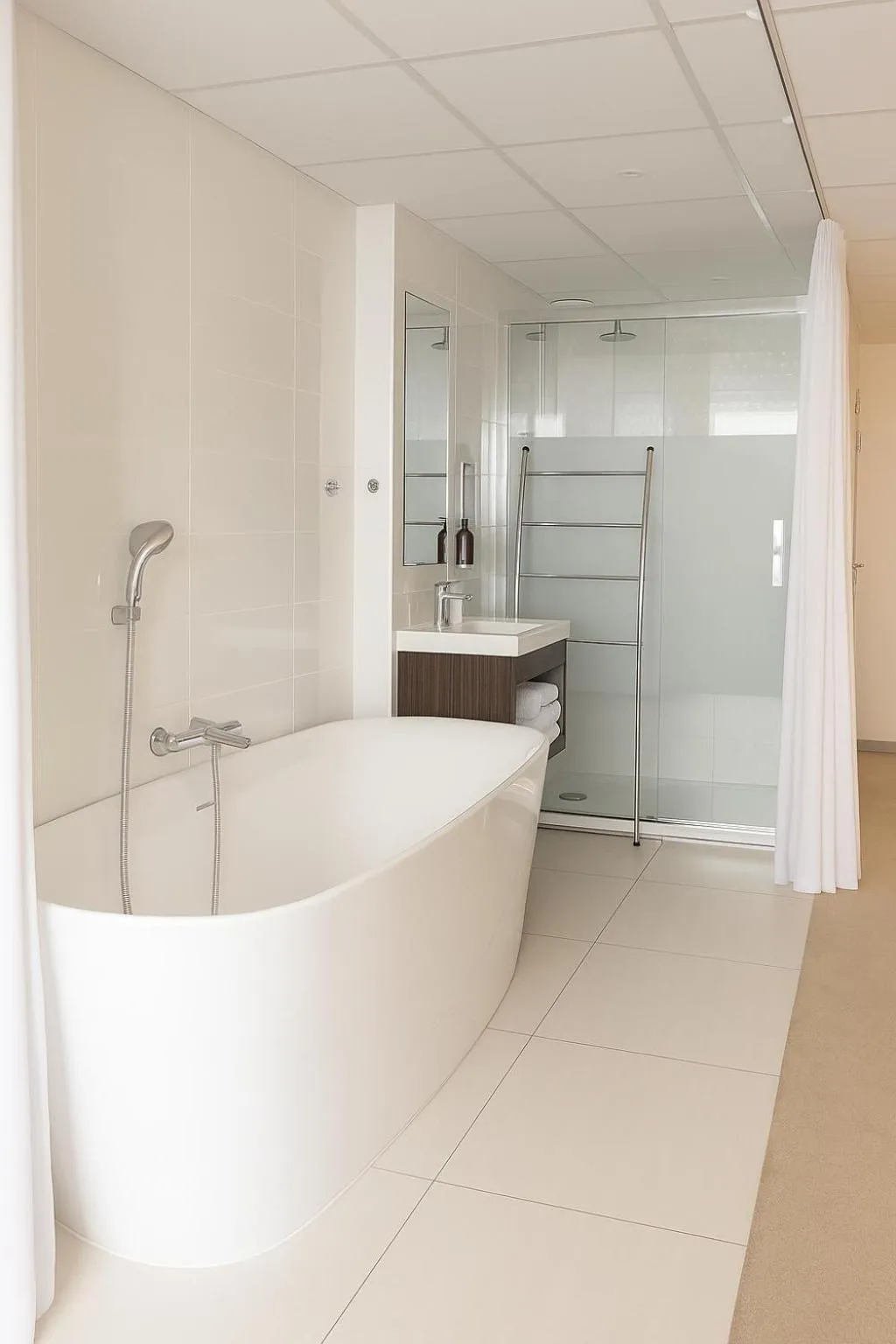 Shower in Le Nautica Hôtel