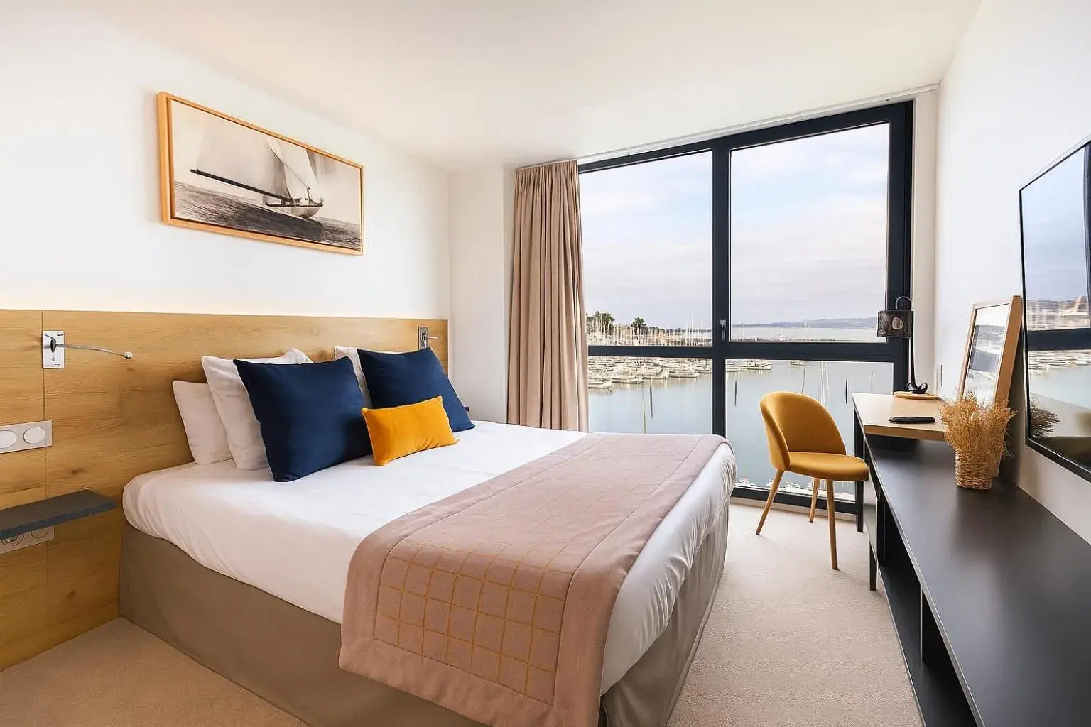 Comfort Double Room with Sea View in Le Nautica Hôtel Comfort Double Room with Sea View in Le Nautica Hôtel