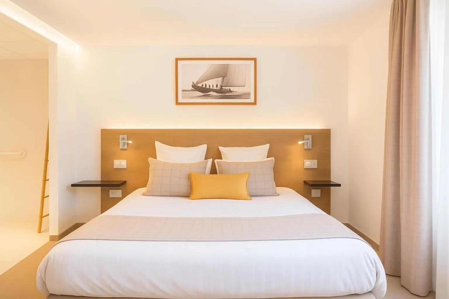 Bed in Le Nautica Hôtel