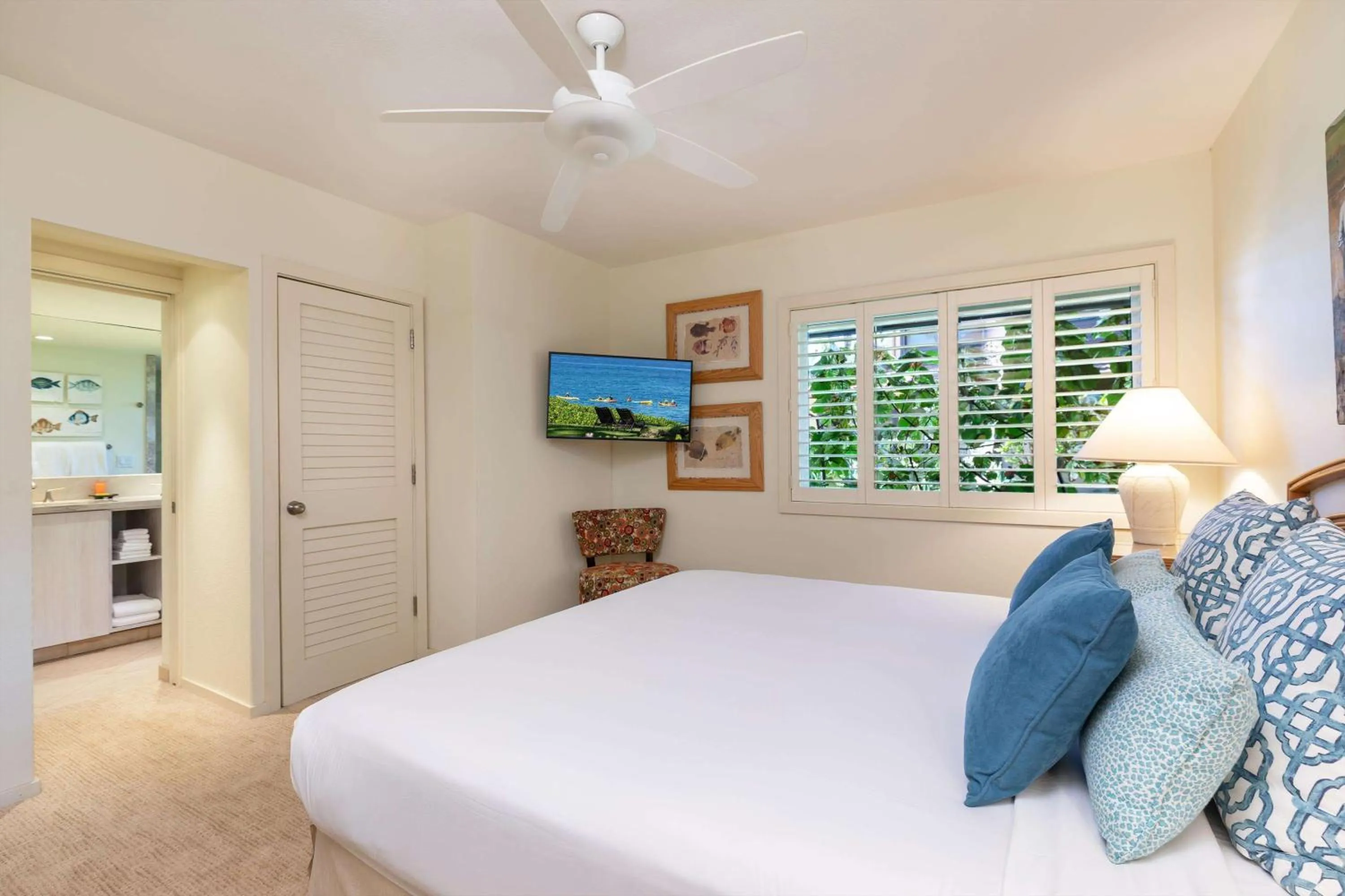 Photo of the whole room, Bed in Makena Surf- CoralTree Residence Collection
