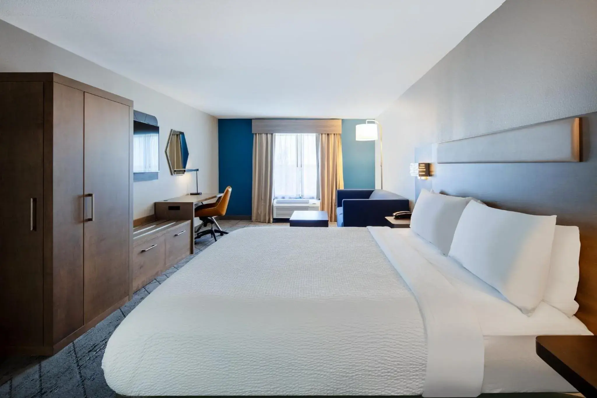 Photo of the whole room, Bed in Holiday Inn Express Turlock by IHG Photo of the whole room, Bed in Holiday Inn Express Turlock by IHG