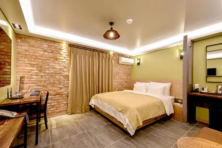 Bed in Ulsan Hotel 109