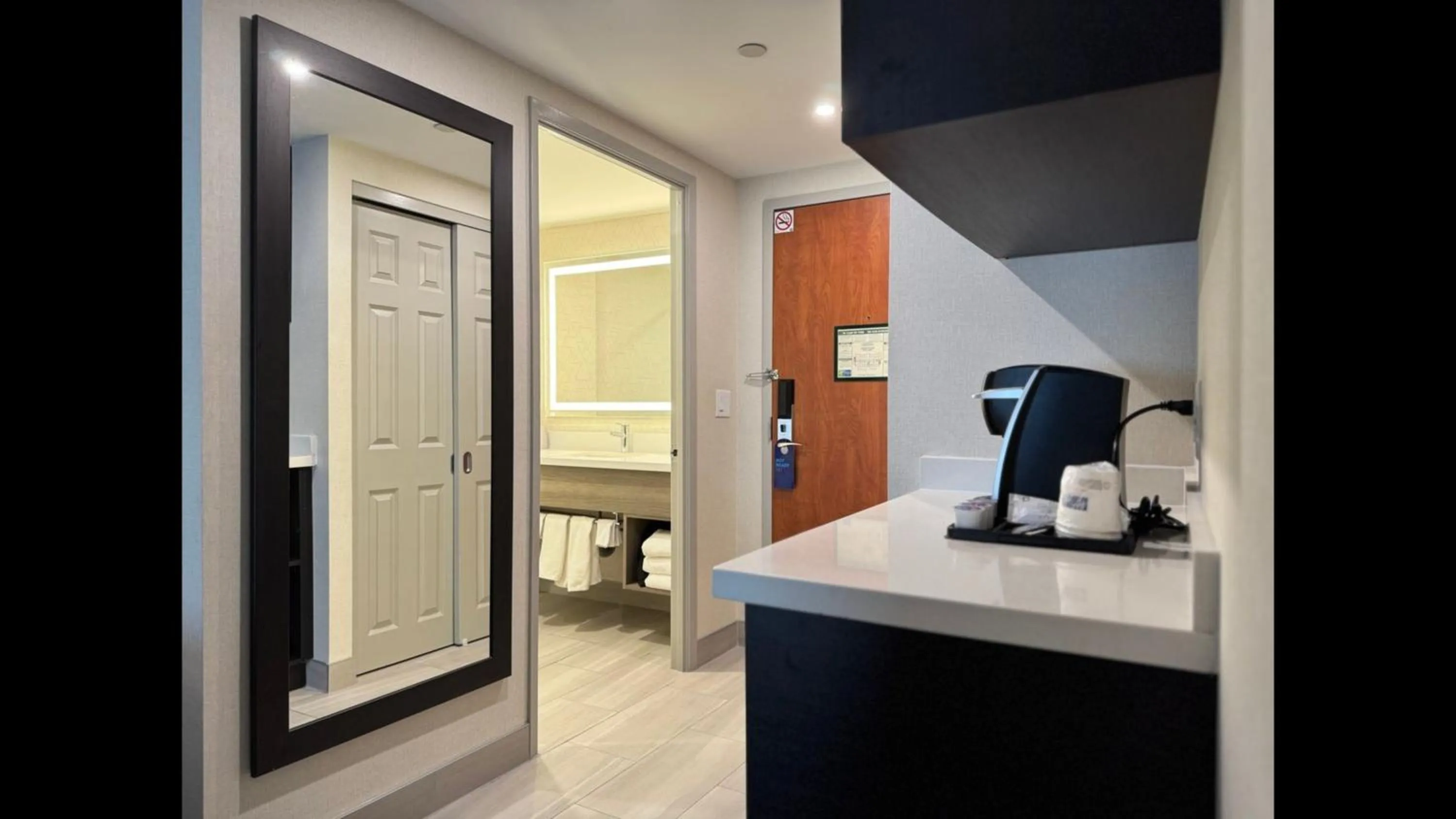 Photo of the whole room in Holiday Inn Express Brampton by IHG