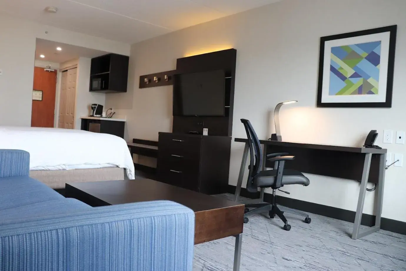 Bed in Holiday Inn Express Brampton by IHG Bed in Holiday Inn Express Brampton by IHG