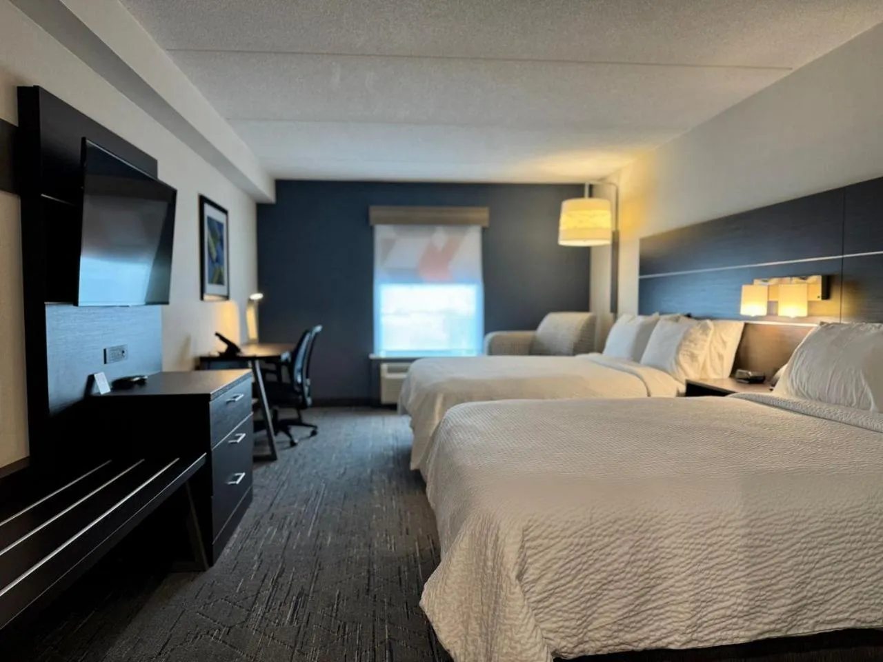 Bed in Holiday Inn Express Brampton by IHG