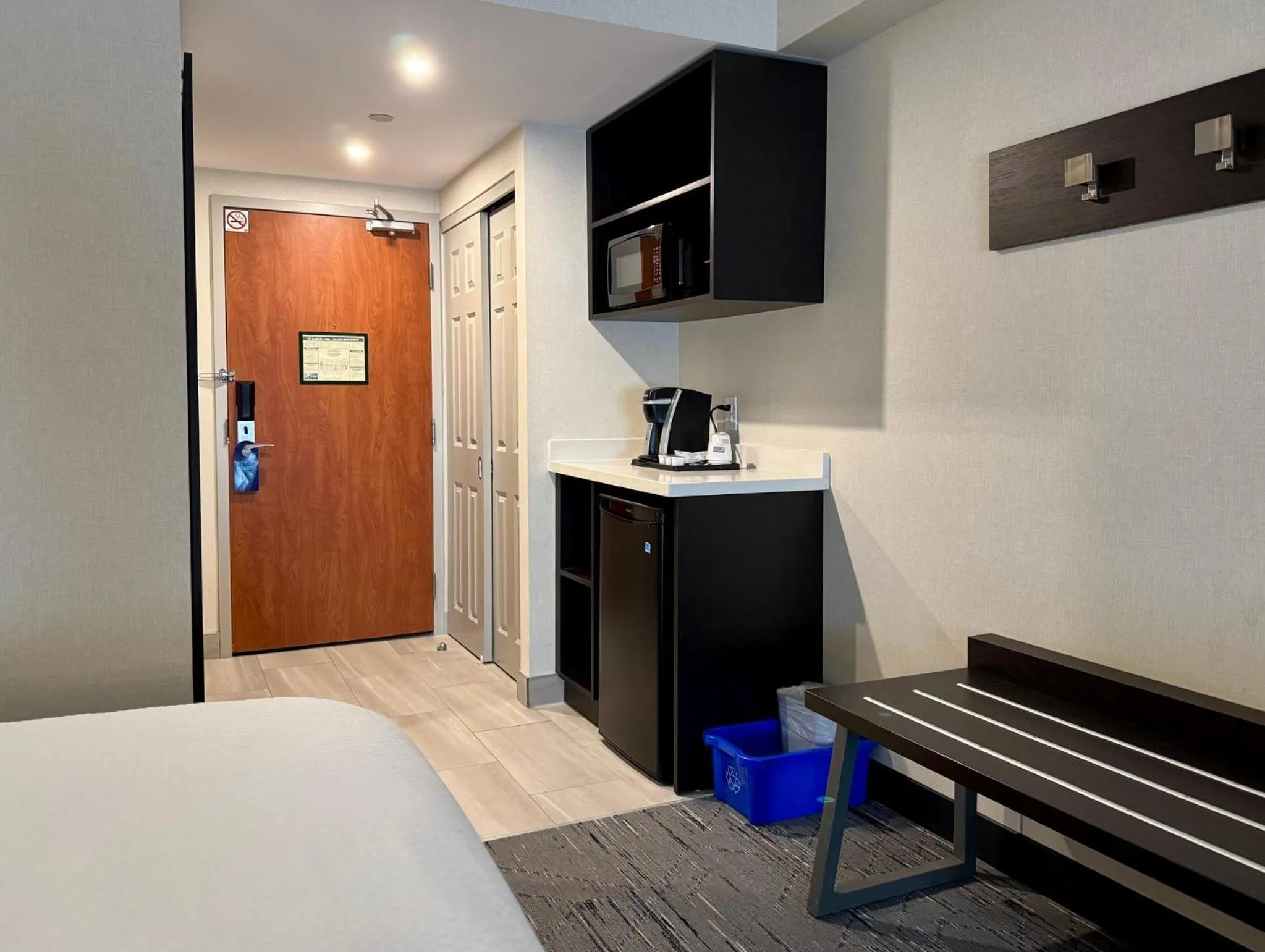 Photo of the whole room, Bed in Holiday Inn Express Brampton by IHG