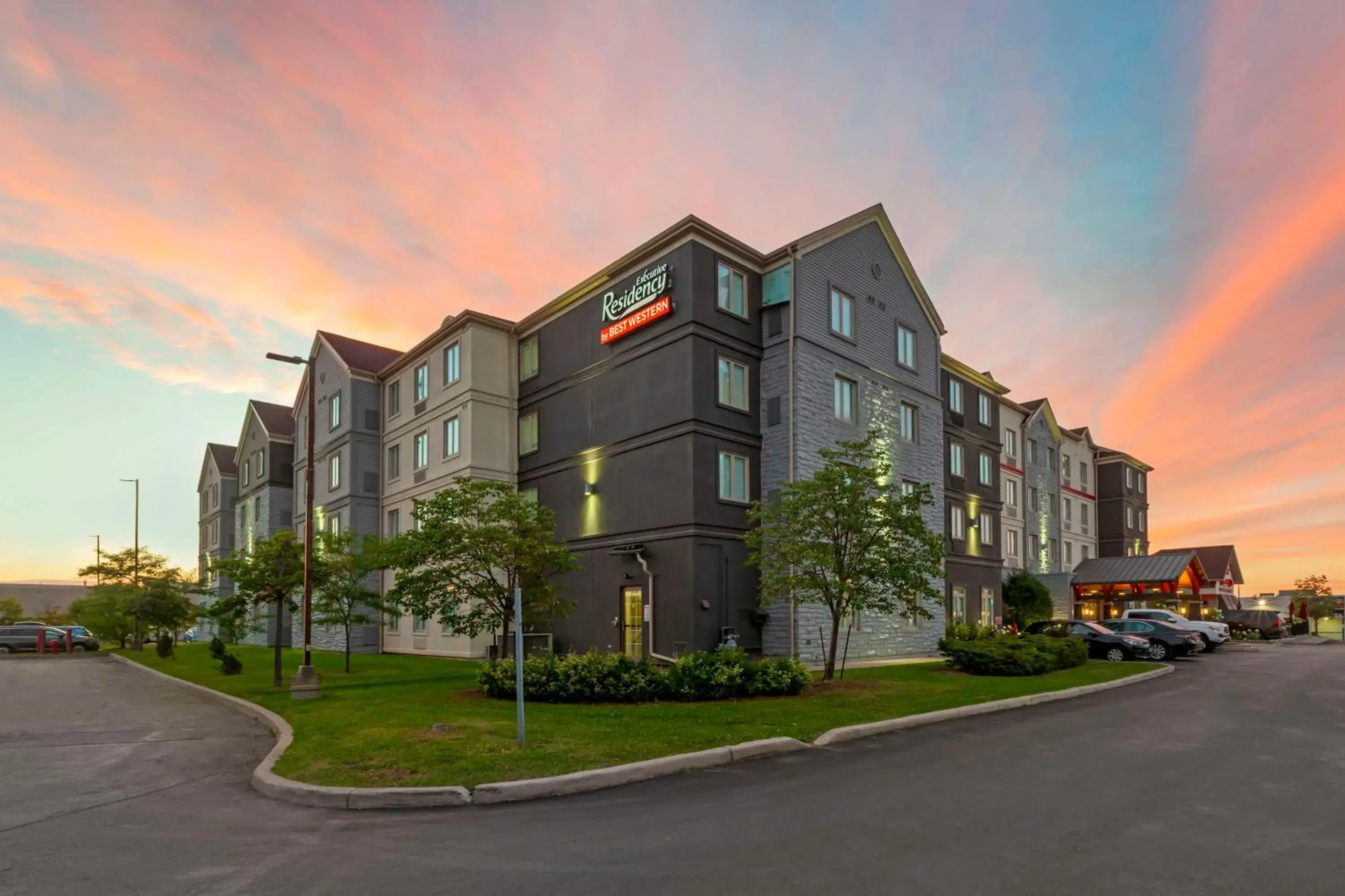 Property building in Executive Residency by Best Western Toronto-Mississauga Property building in Executive Residency by Best Western Toronto-Mississauga