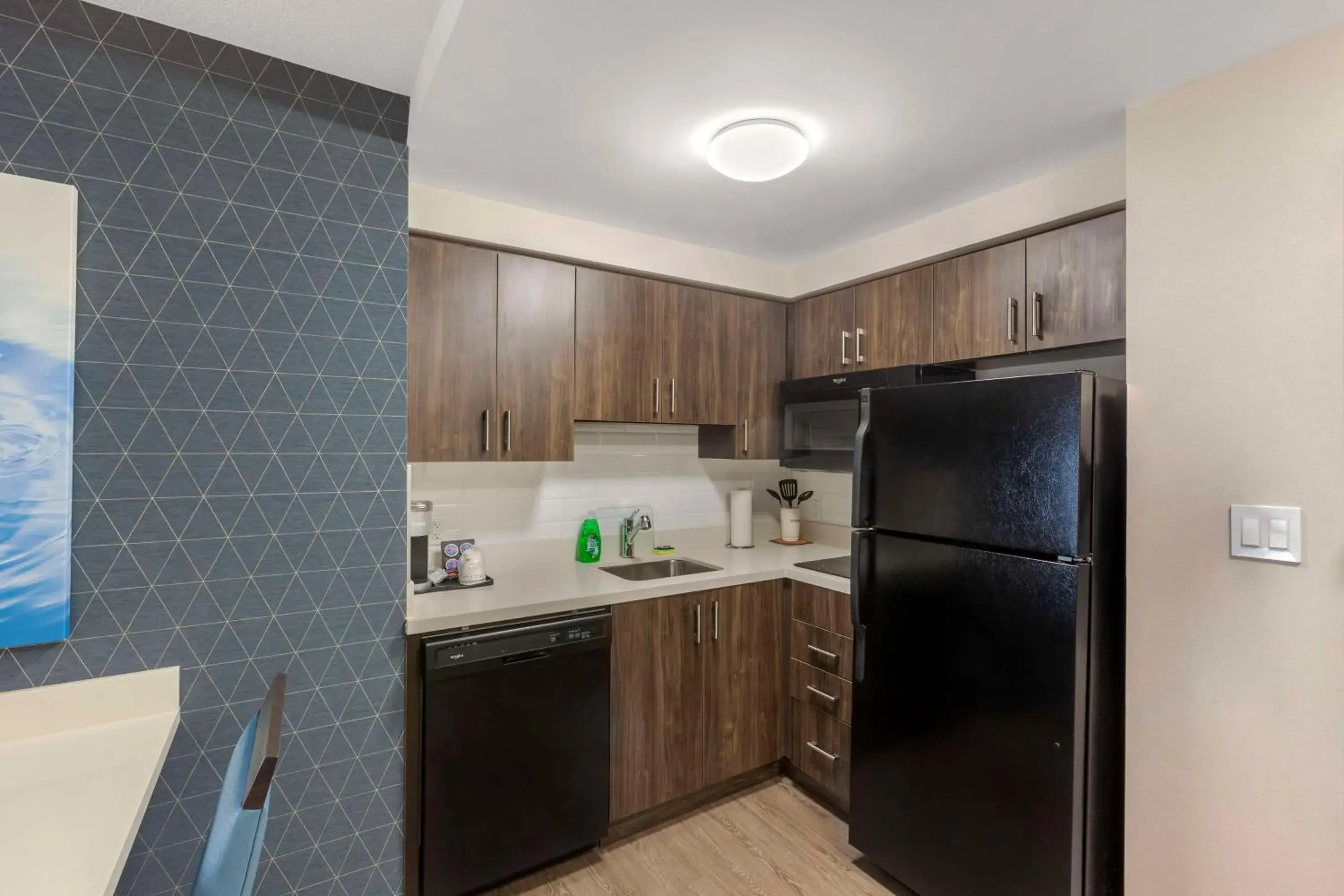 Kitchen or kitchenette in Executive Residency by Best Western Toronto-Mississauga Kitchen or kitchenette in Executive Residency by Best Western Toronto-Mississauga