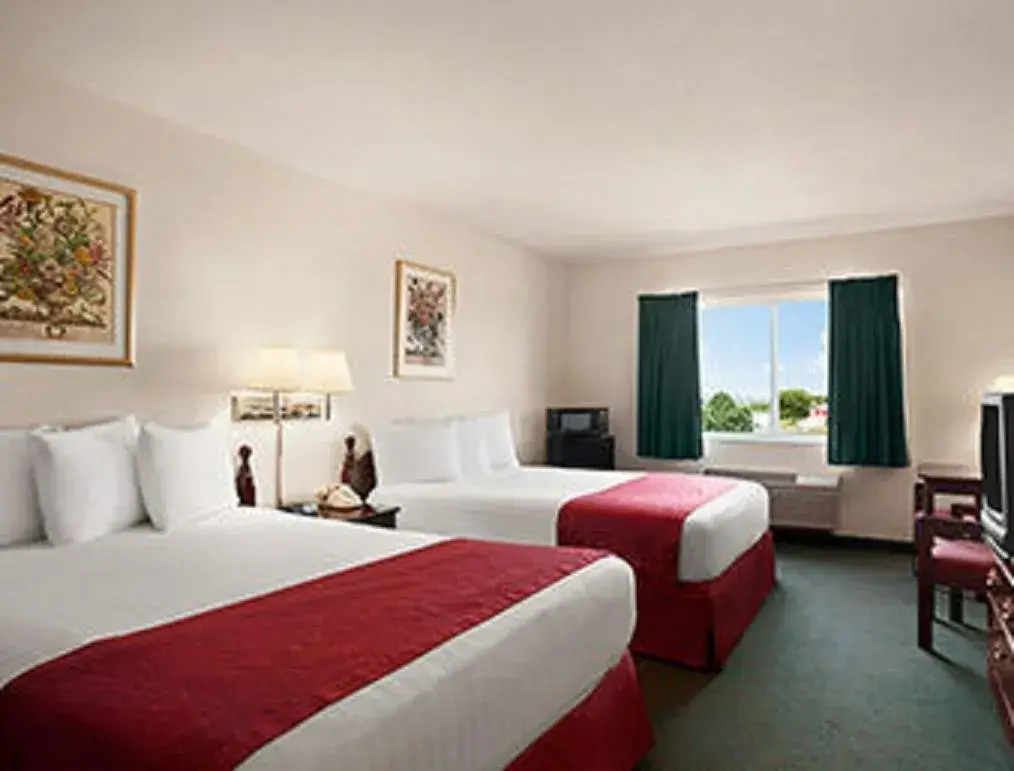 Photo of the whole room, Bed in Days Inn & Suites by Wyndham Romeoville Photo of the whole room, Bed in Days Inn & Suites by Wyndham Romeoville