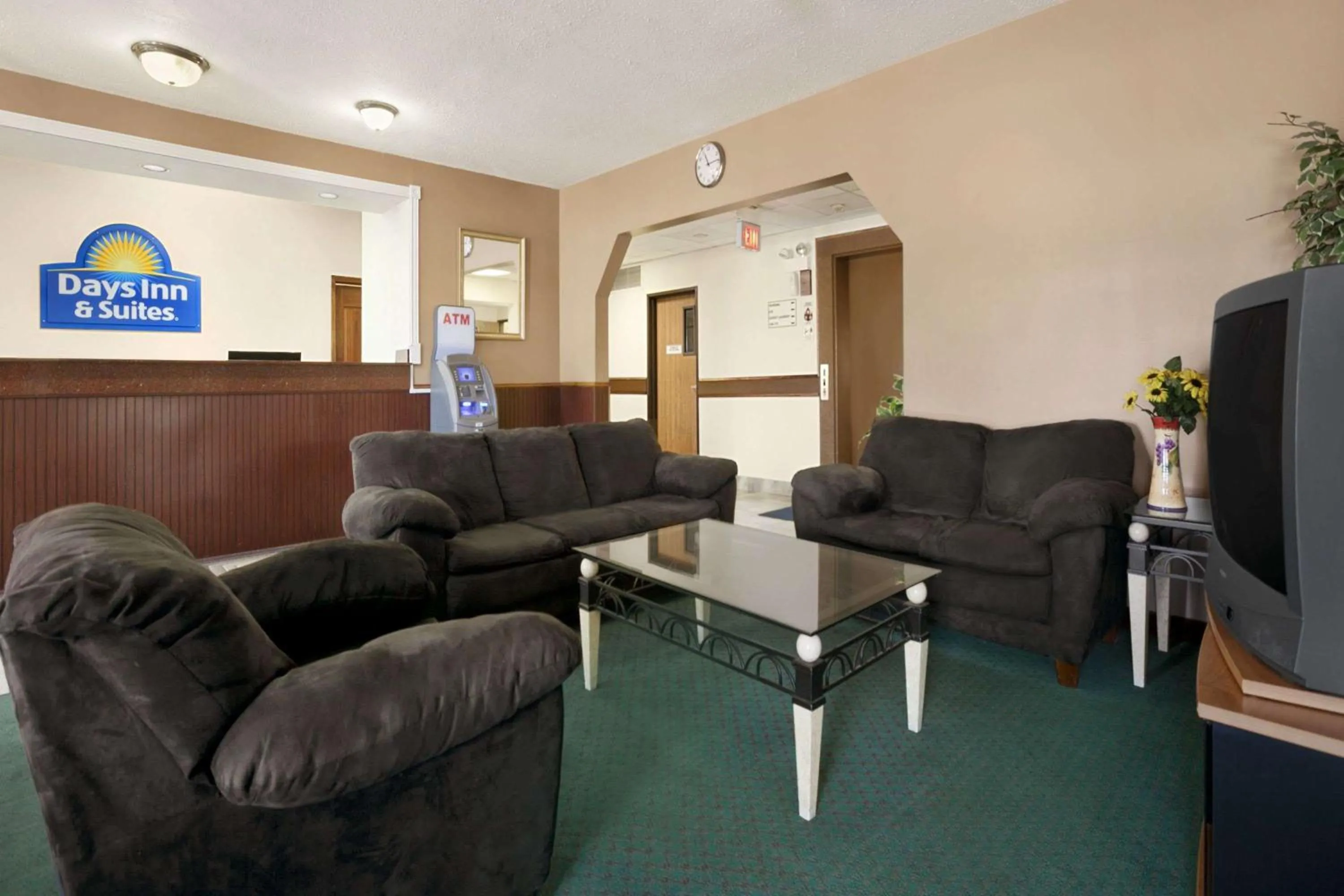 Lobby or reception in Days Inn & Suites by Wyndham Romeoville
