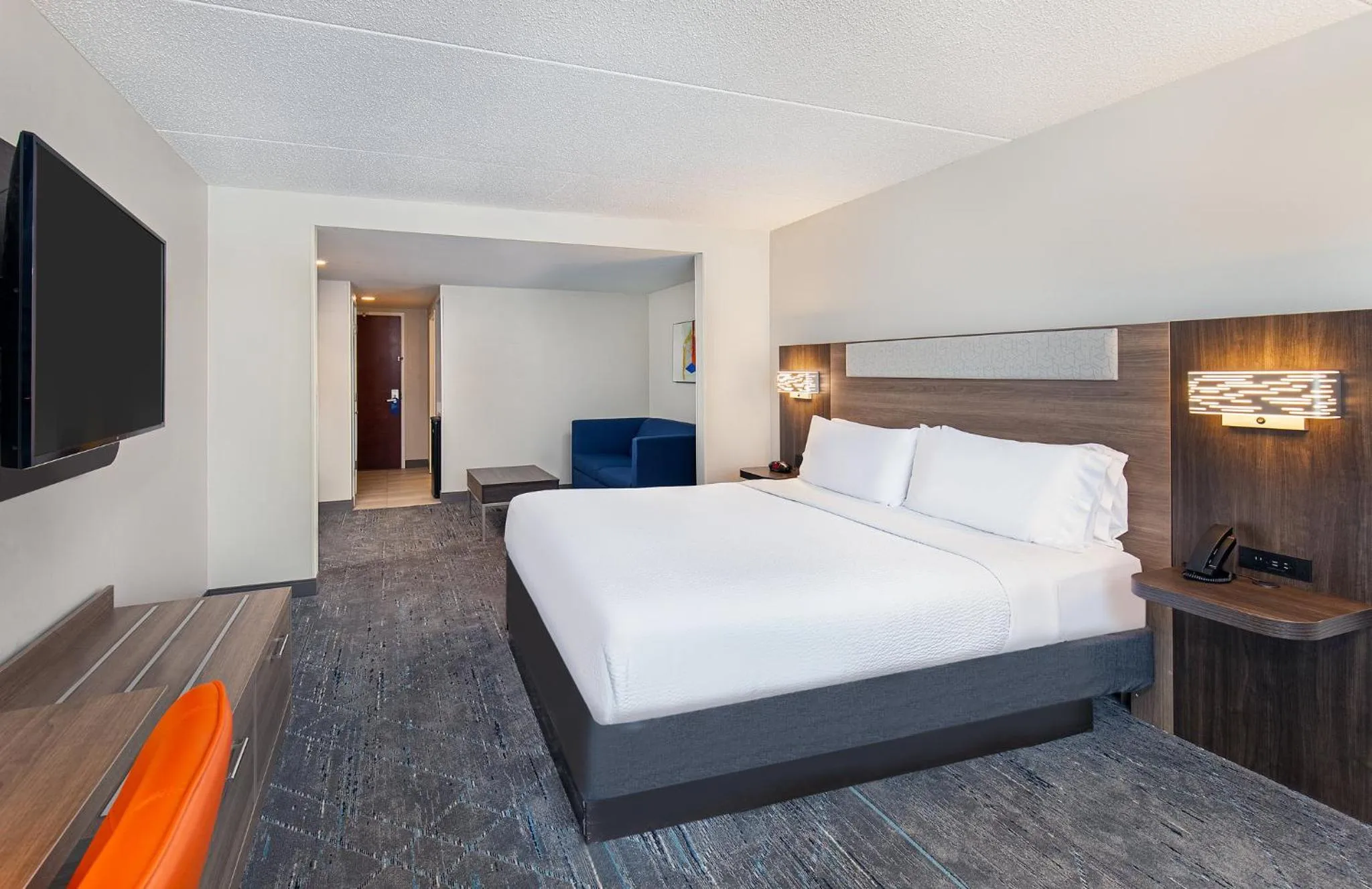 Photo of the whole room, Bed in Holiday Inn Express & Suites Columbus at Northlake by IHG