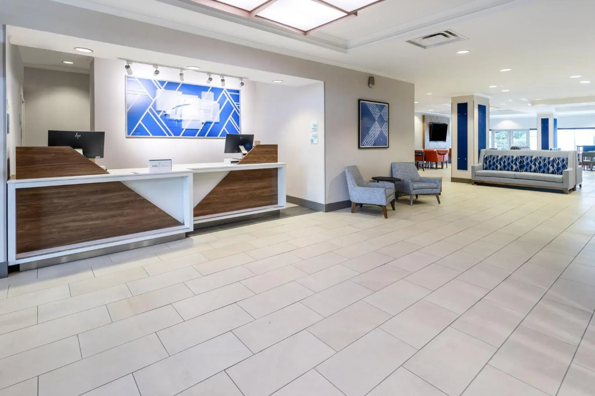 Property building in Holiday Inn Express & Suites Columbus at Northlake by IHG Property building in Holiday Inn Express & Suites Columbus at Northlake by IHG