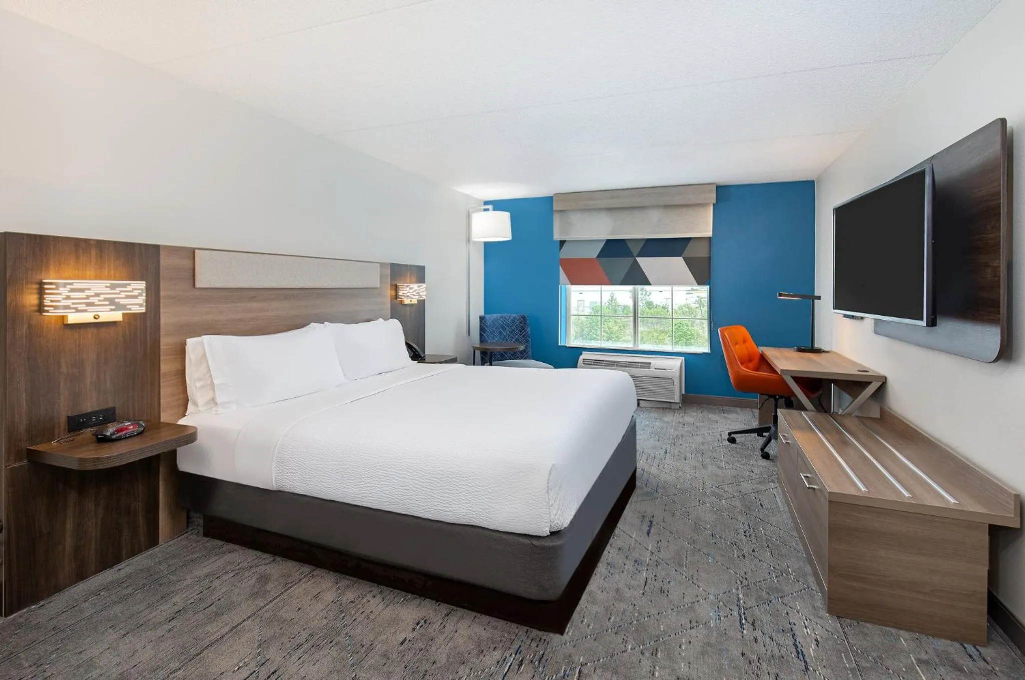 Photo of the whole room, Bed in Holiday Inn Express & Suites Columbus at Northlake by IHG