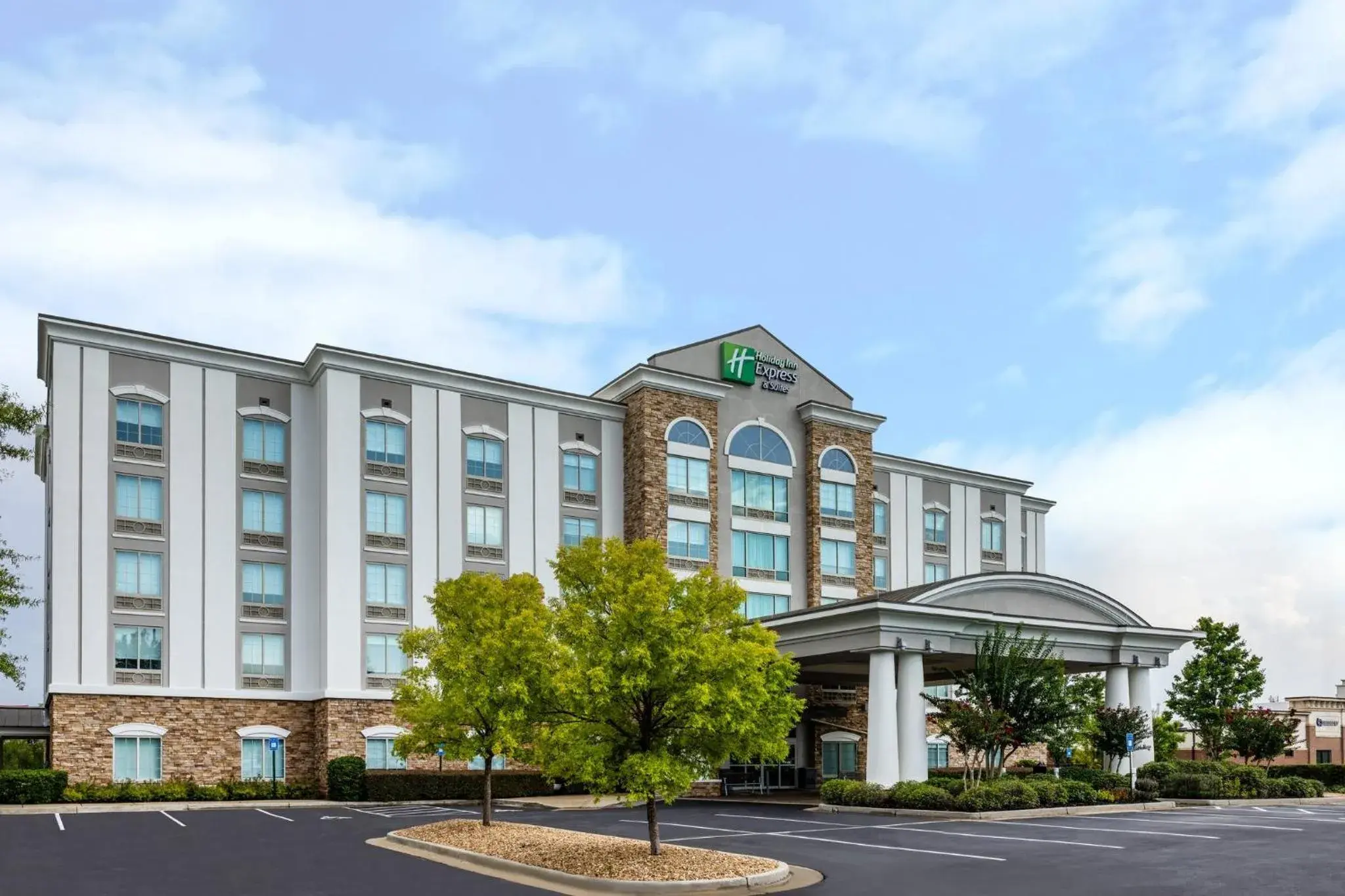 Property building in Holiday Inn Express & Suites Columbus at Northlake by IHG Property building in Holiday Inn Express & Suites Columbus at Northlake by IHG